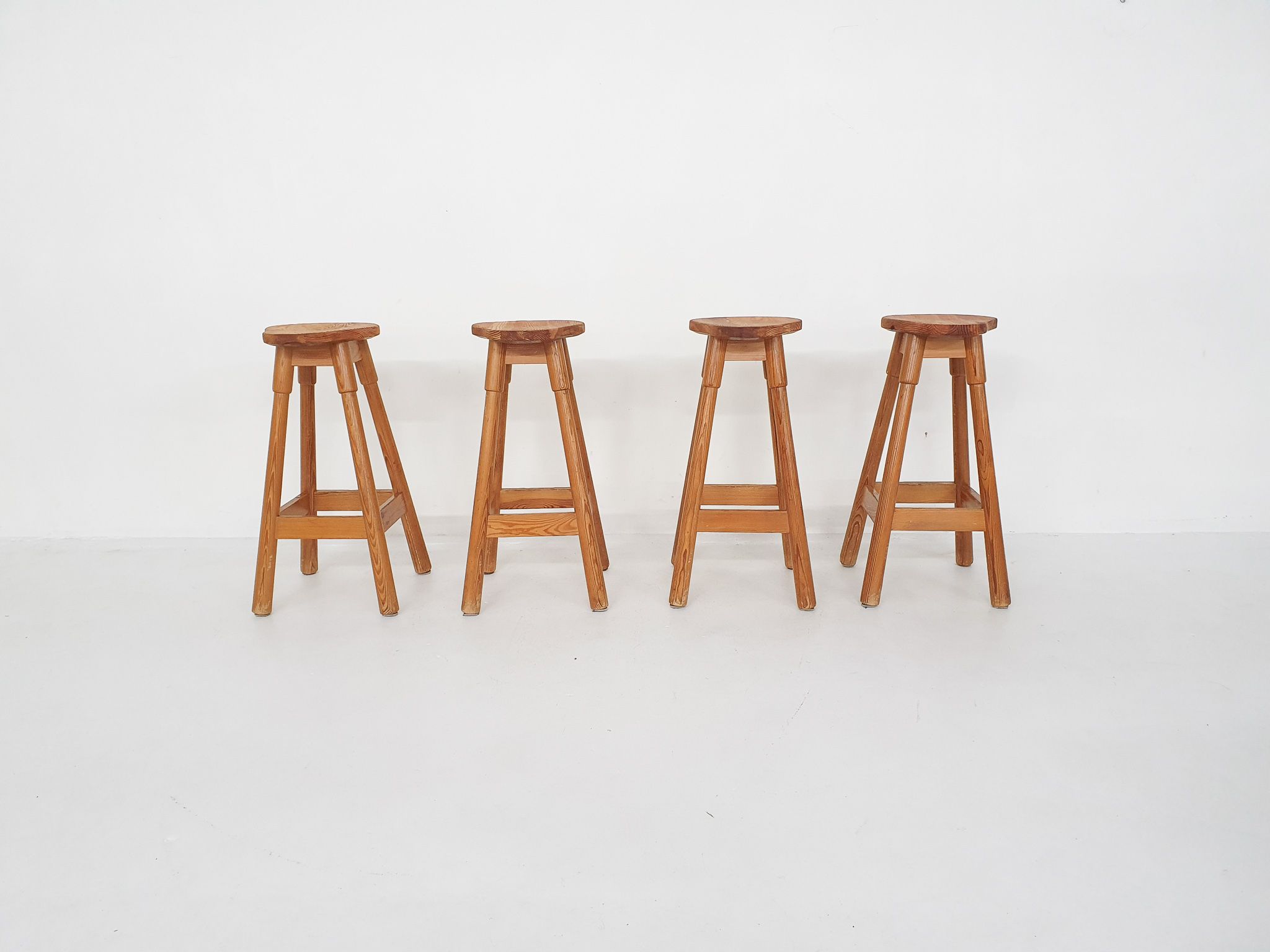 Tabourets de bar scandinaves modernes en pin des années 1970