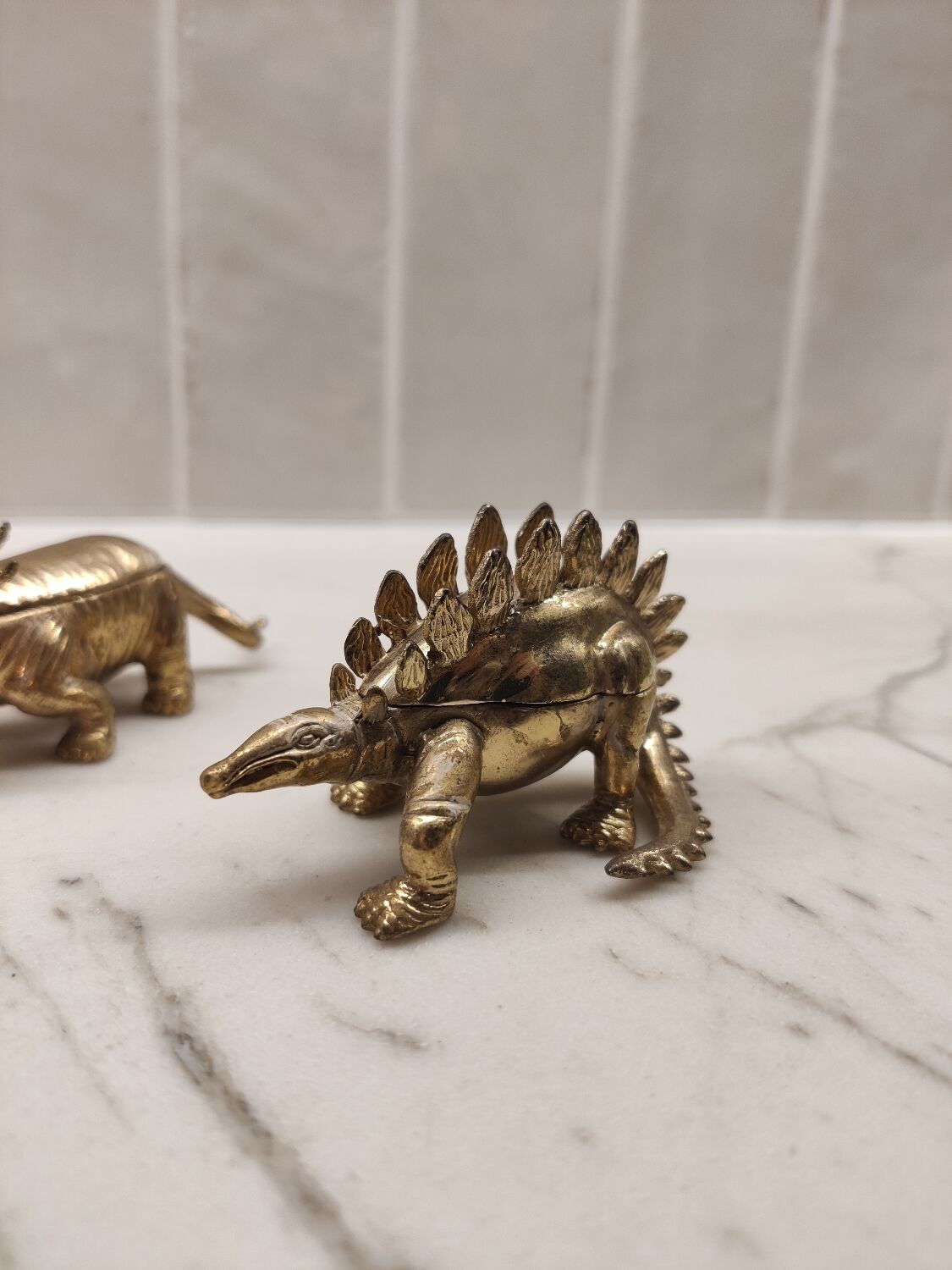 Paire de boîtes dinosaures en laiton