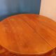 Maison Regain table ronde et chaises en orme massif