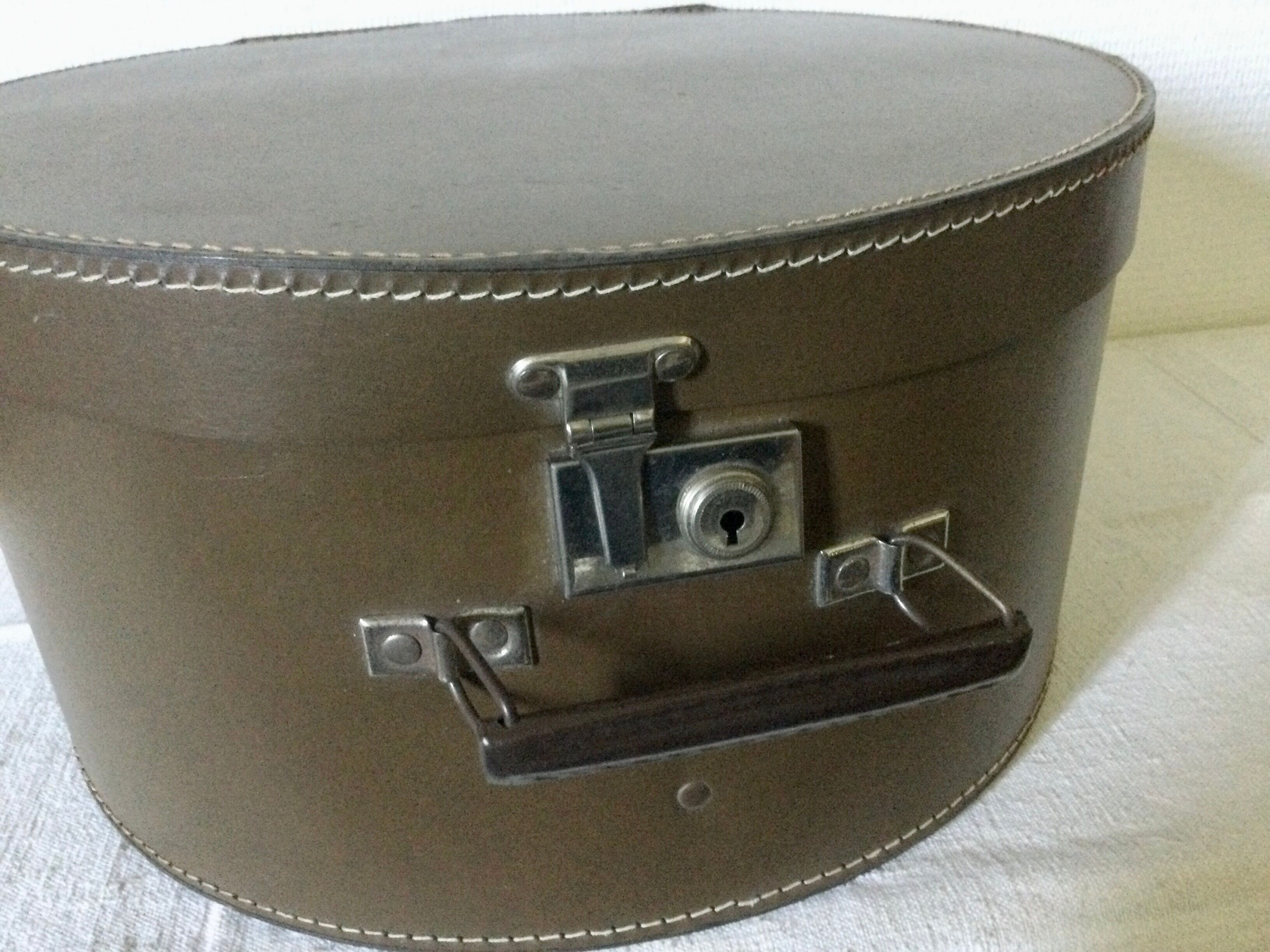 Ancienne boîte à chapeau