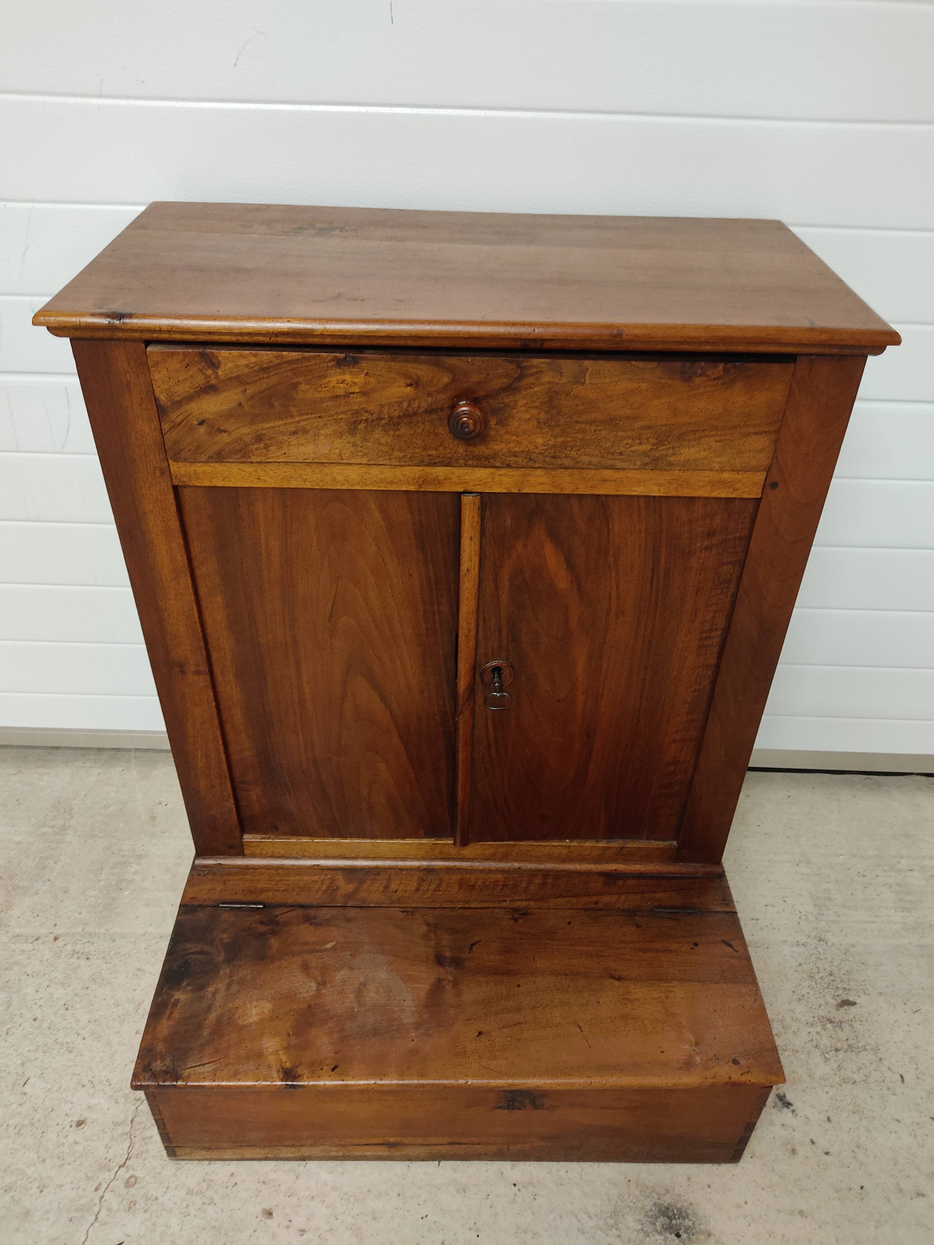 Furniture pray god in walnut 19 ieme