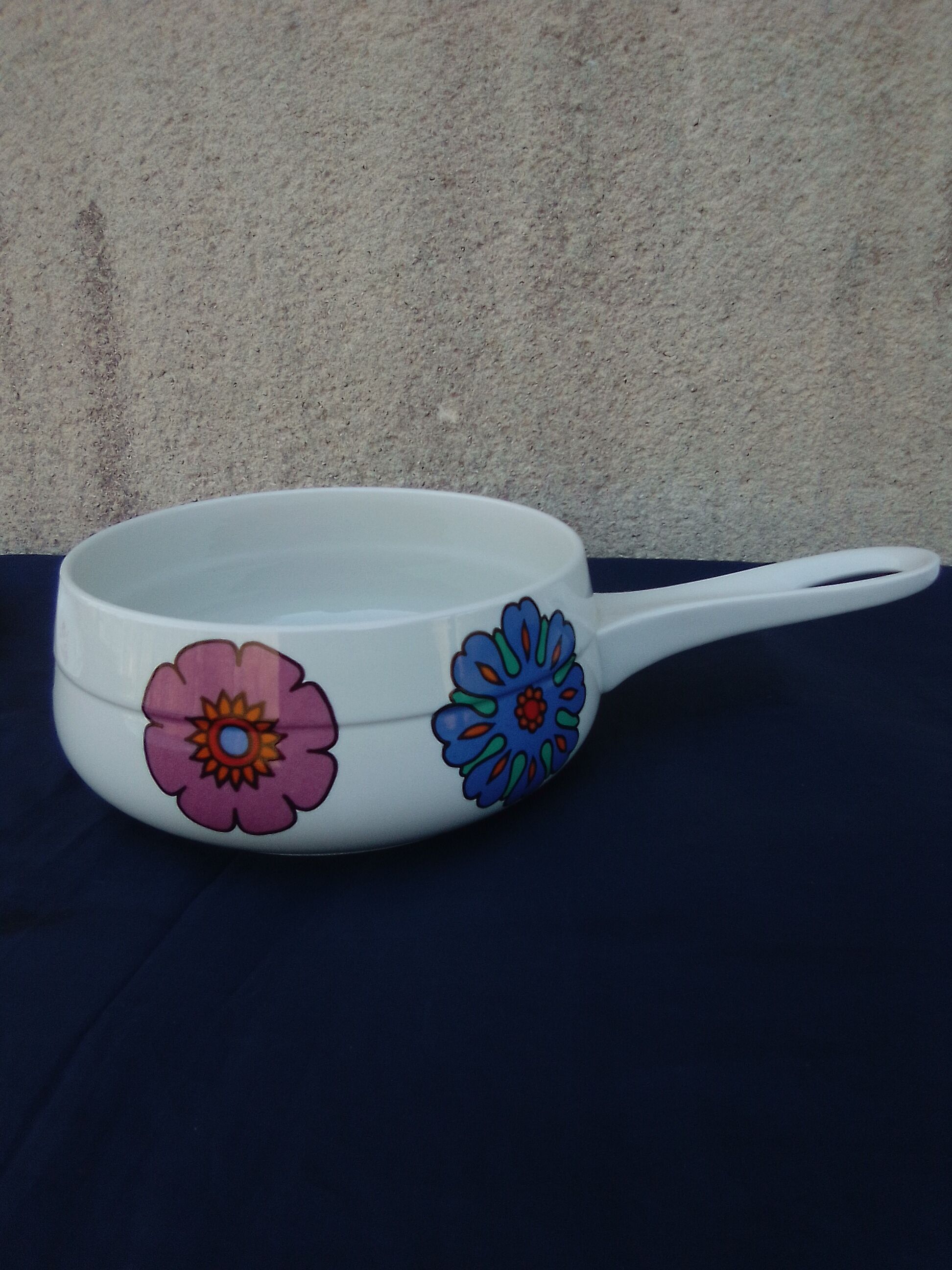 Poêlon caquelon Villeroy and Boch pattern flowers 70s pop age vintage diam 18 cm little served