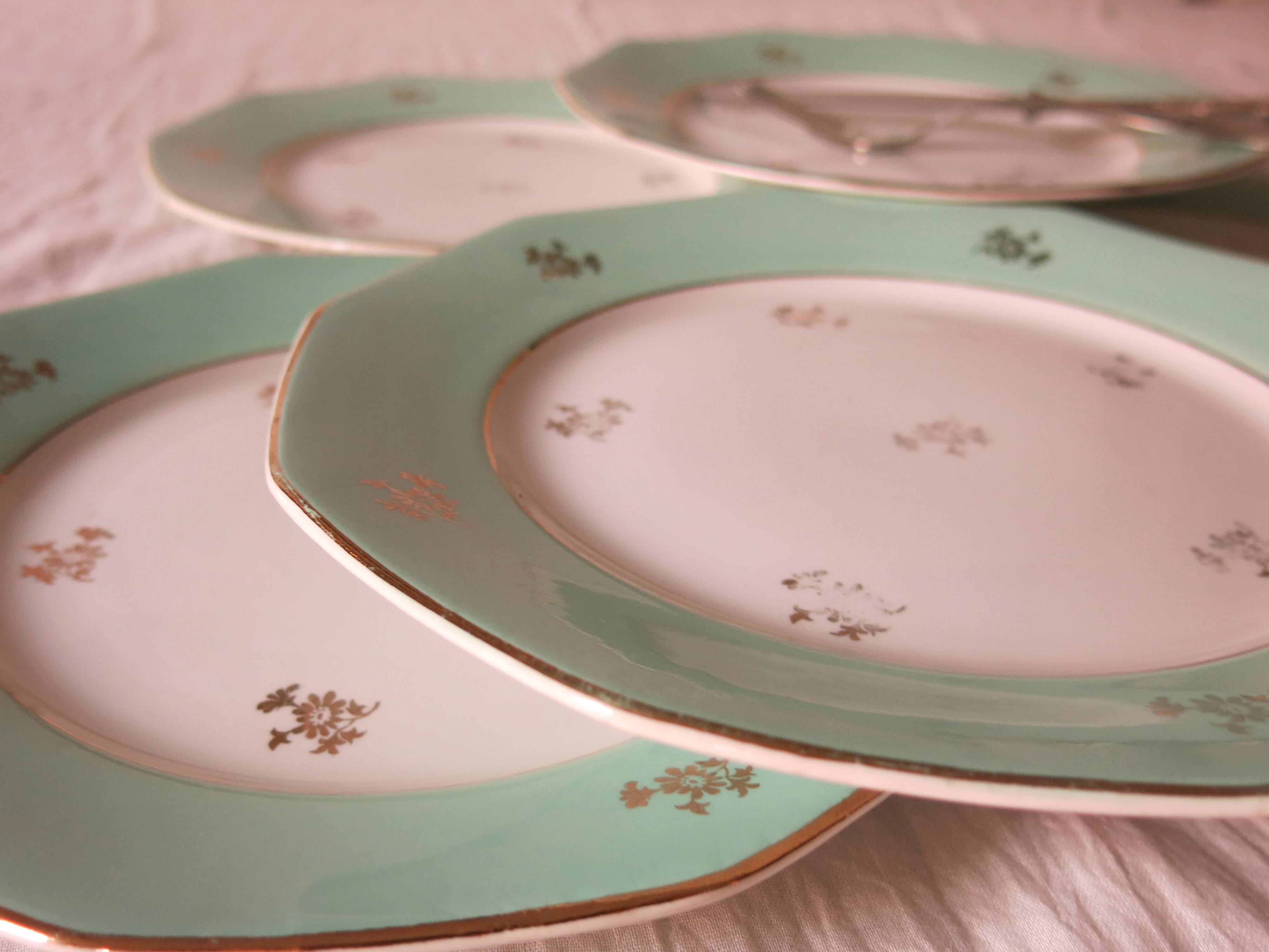 6 flat plates from Moulin des loups in good condition