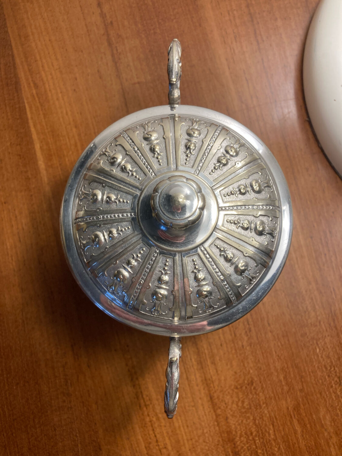 Sugar bowl, silver-plated bonbonnière, late 19th century.
