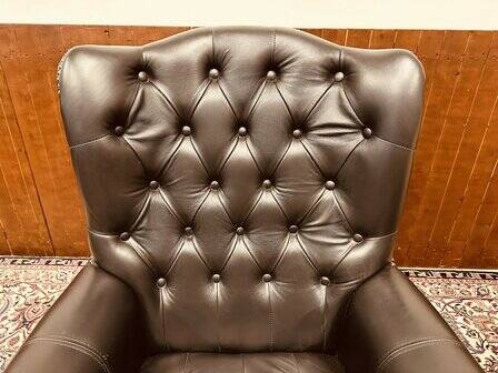 Chaise de directeur Chesterfield classique anglaise noire