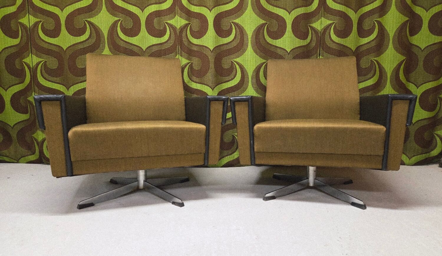 Paire de fauteuils 1970 pivotants