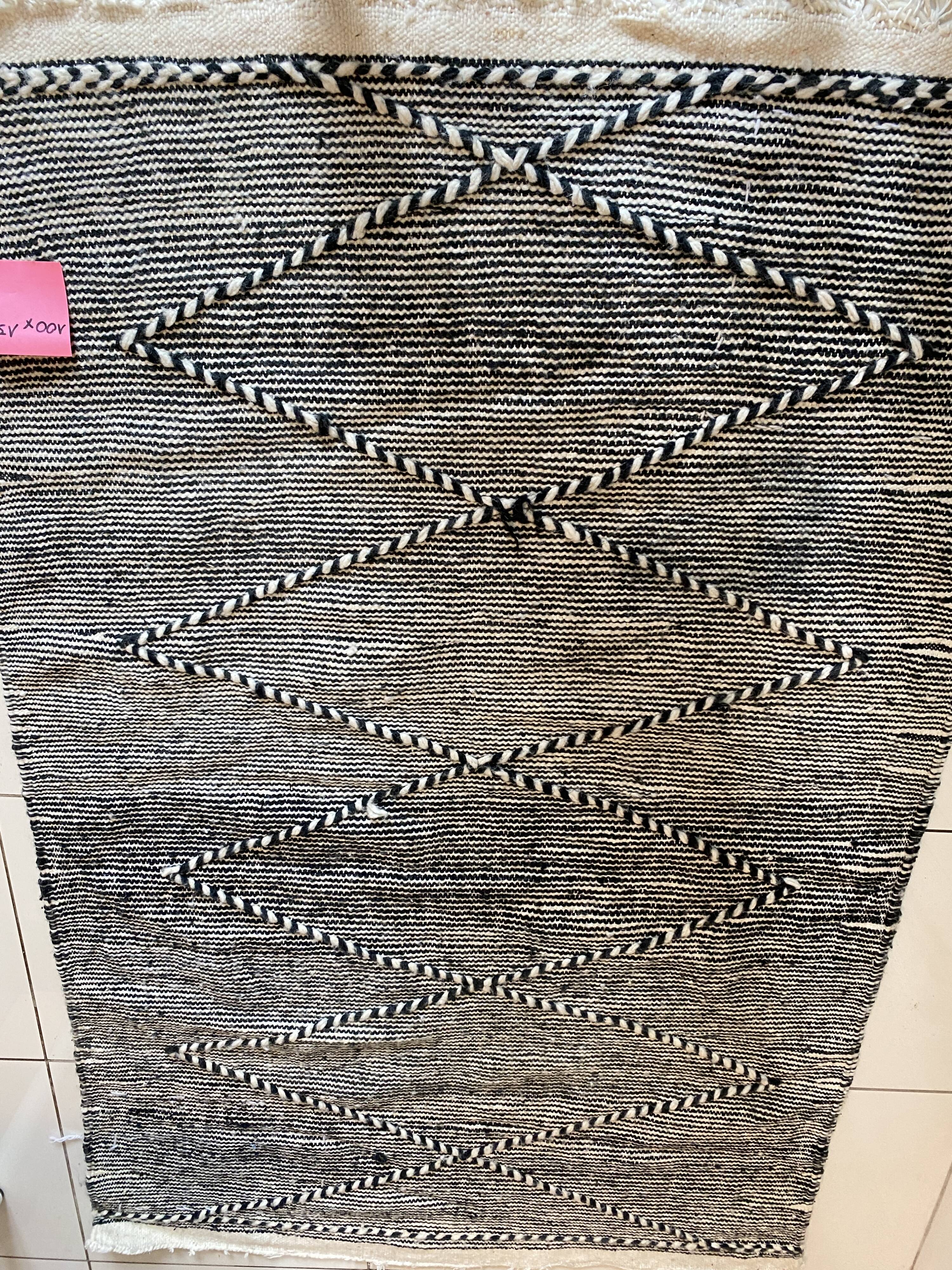 Tapis Kilim laine noir et blanc marocain
