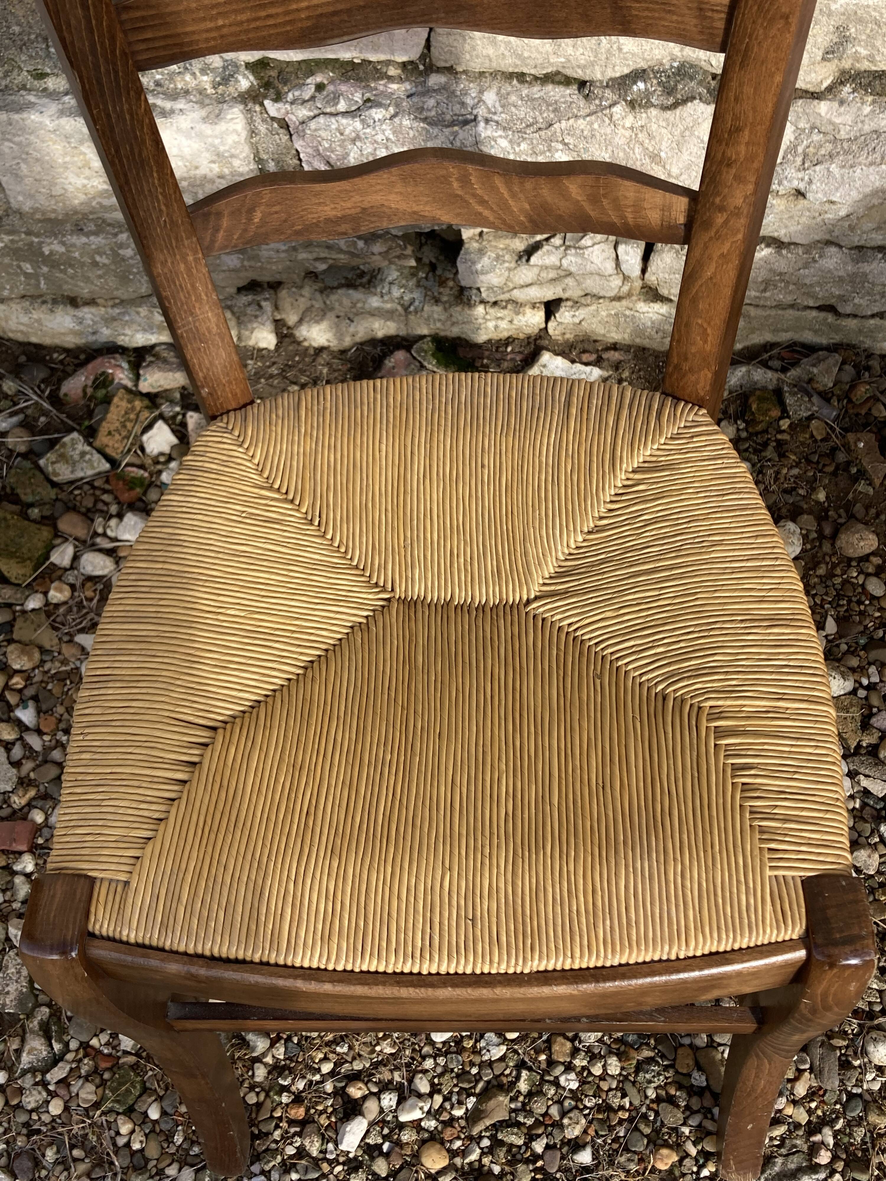 3 mulched chairs