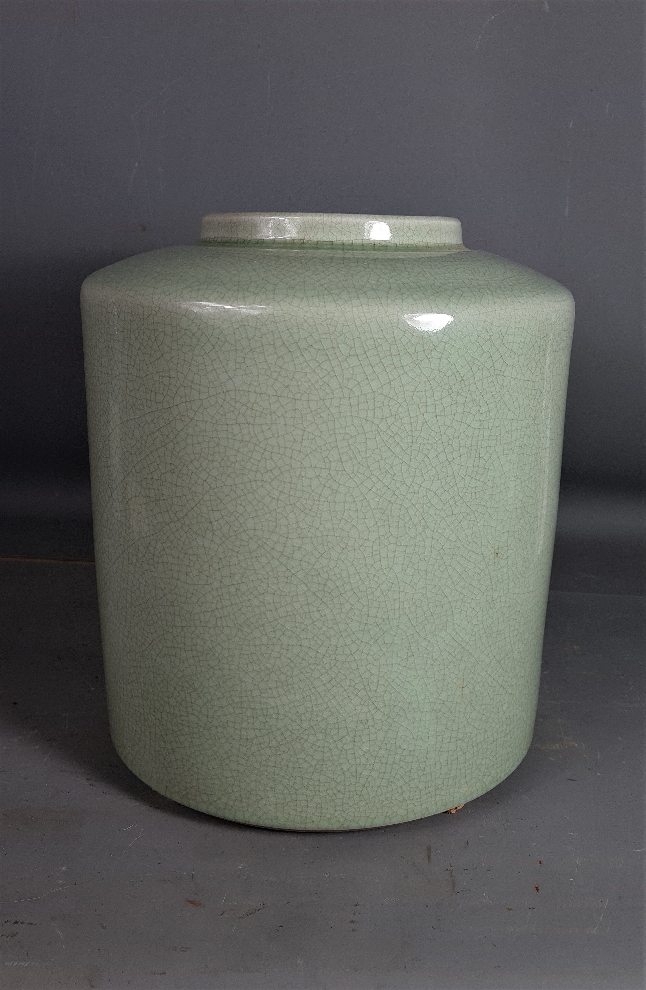 Pot or vase in cracked porcelain celadon Japan vintage 50/60s.