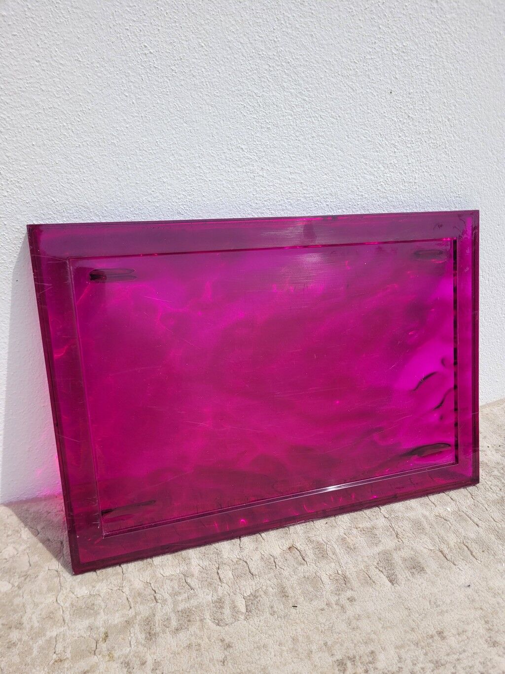 Plateau Kartell Dune rose par Mario Bellini