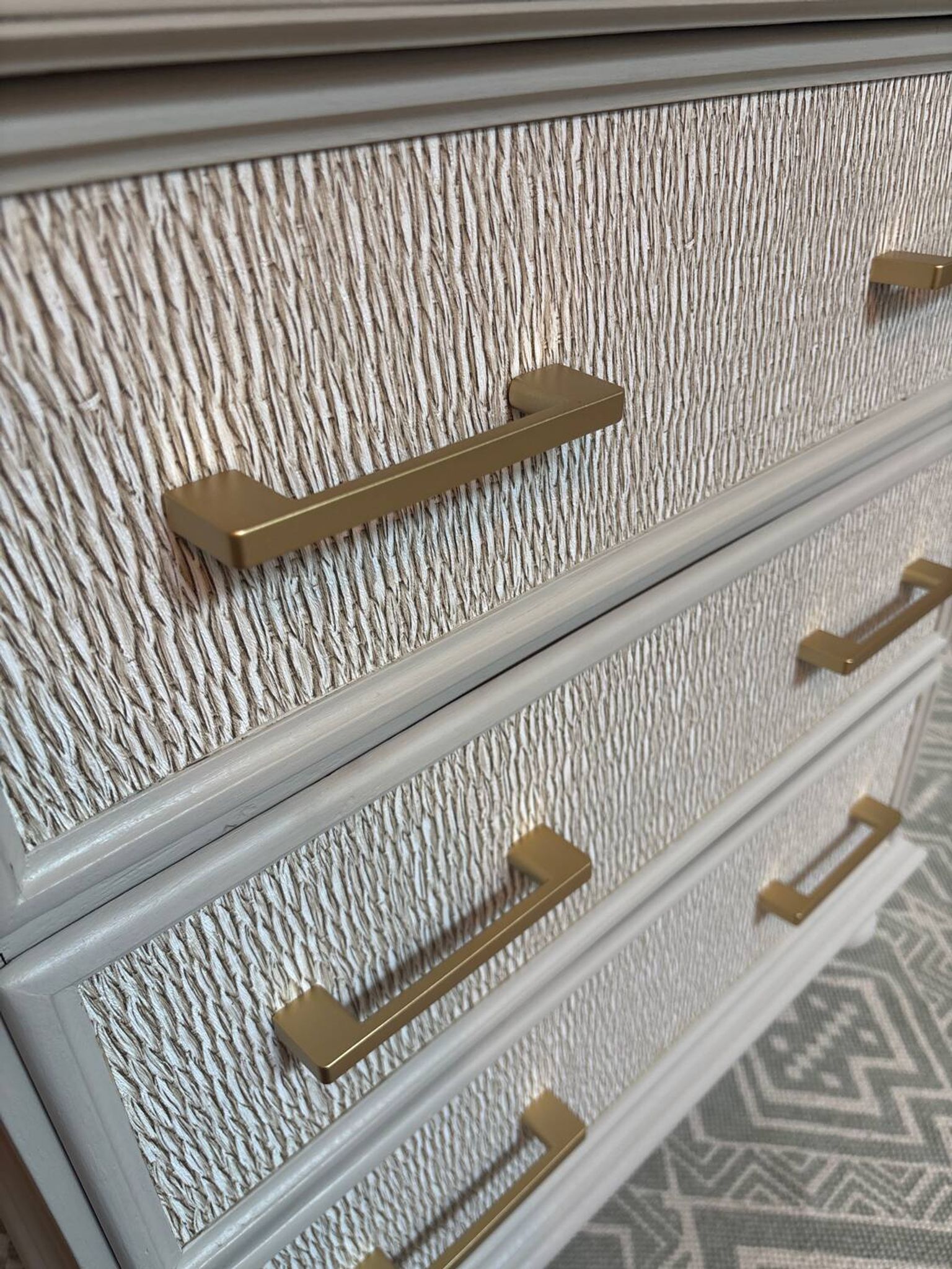 Chest of drawers