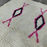 White Berber rug with decoration, 250cm x 150cm