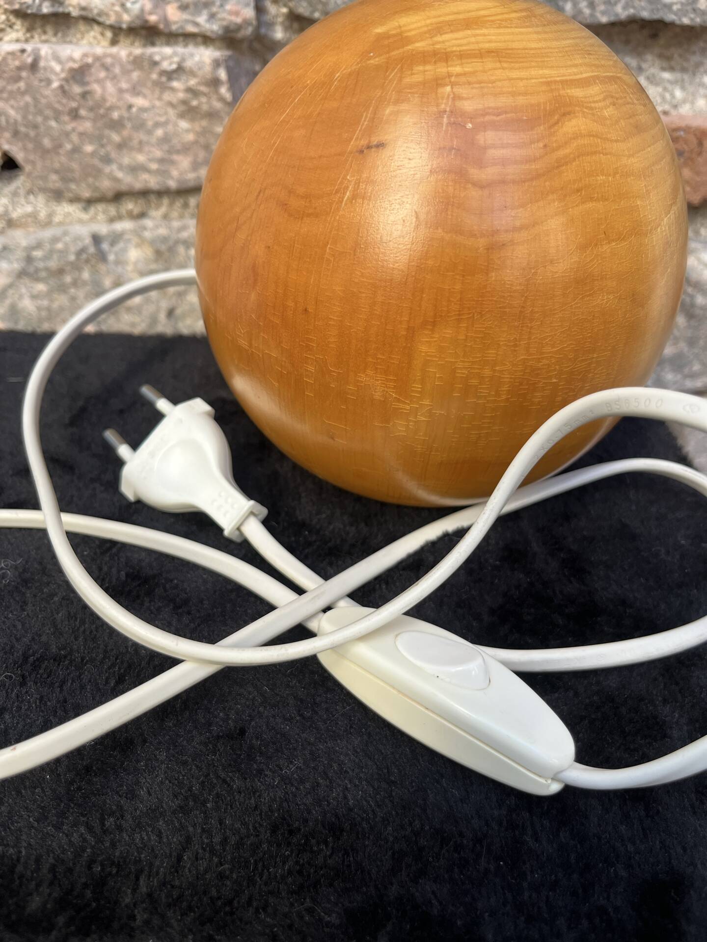 Pied de lampe boule bois massif années 80