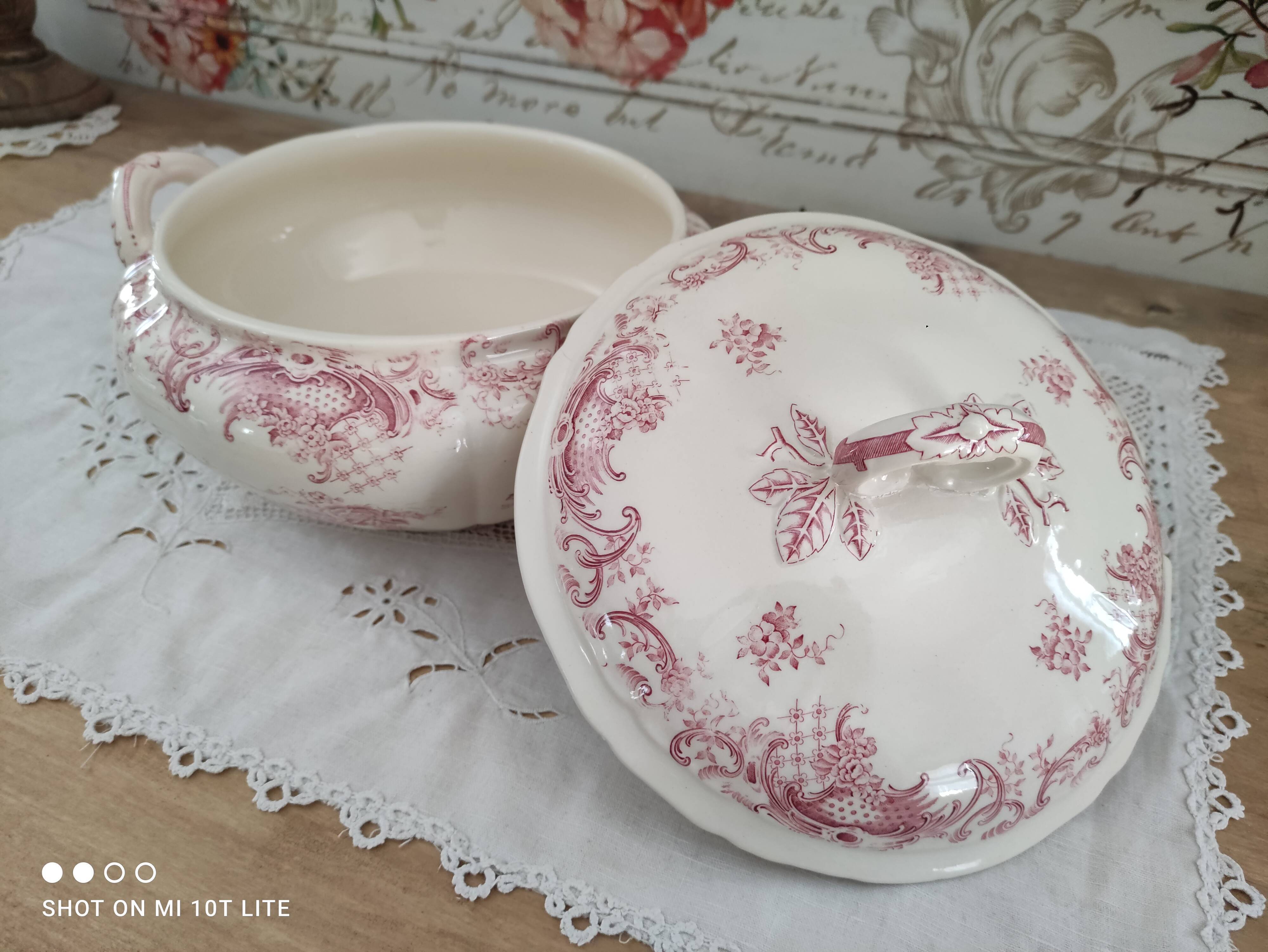 Villeroy & Boch tureen model Valeria red