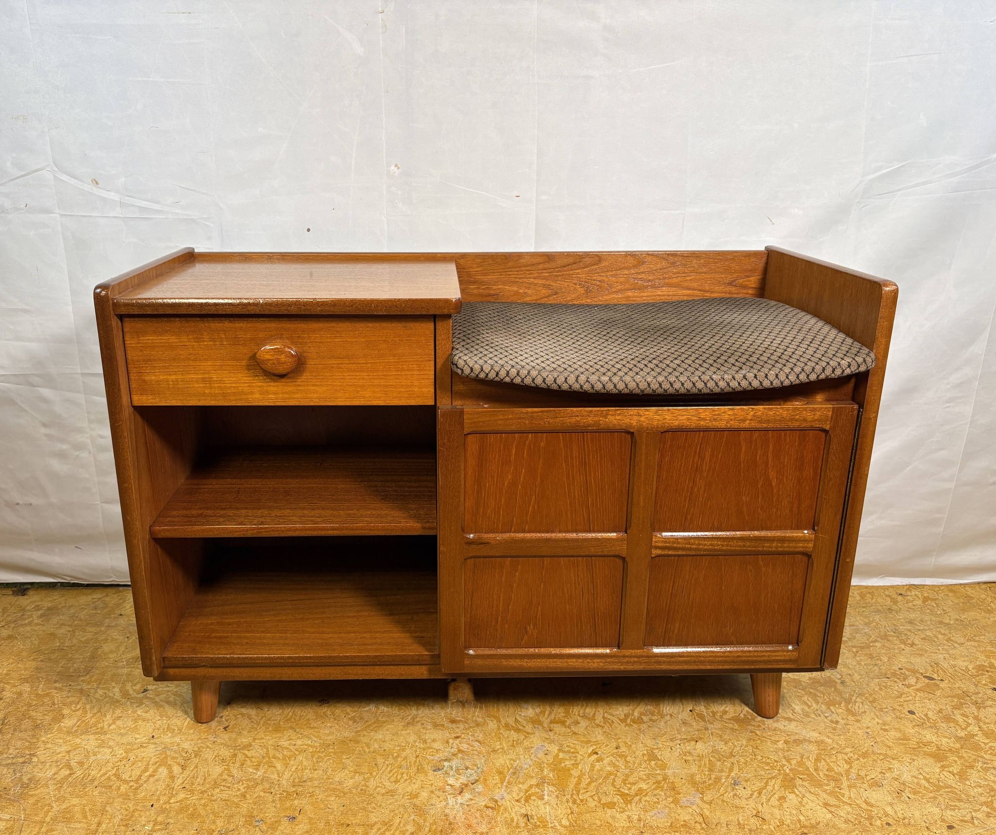 Mid-century retro vintage teak telephone seat by Nathan 1960–1970  Stylish
