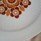 Plat ancien aux motifs années 70