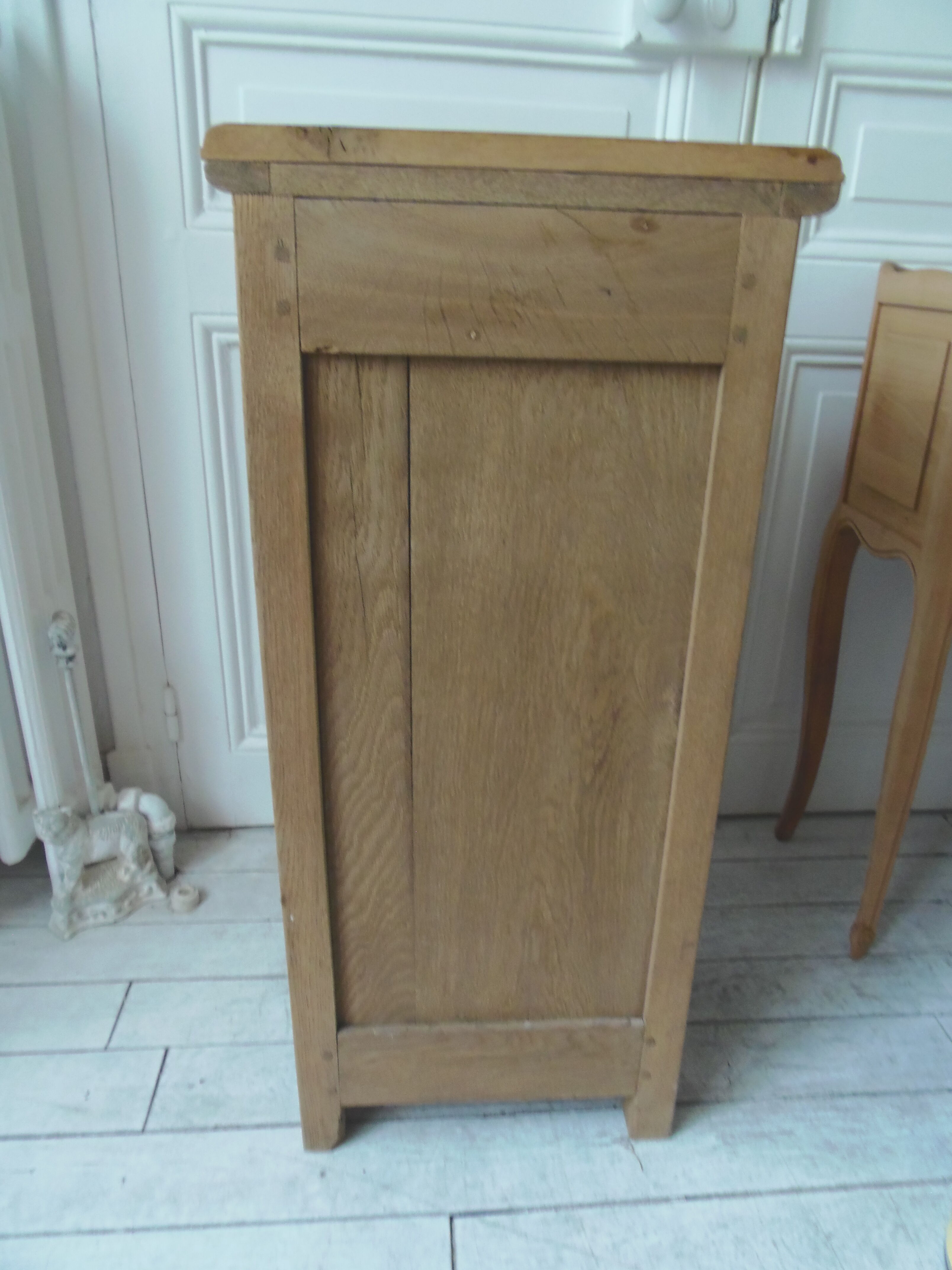 Antique bedside table in solid oak, 1 drawer, 1 door.