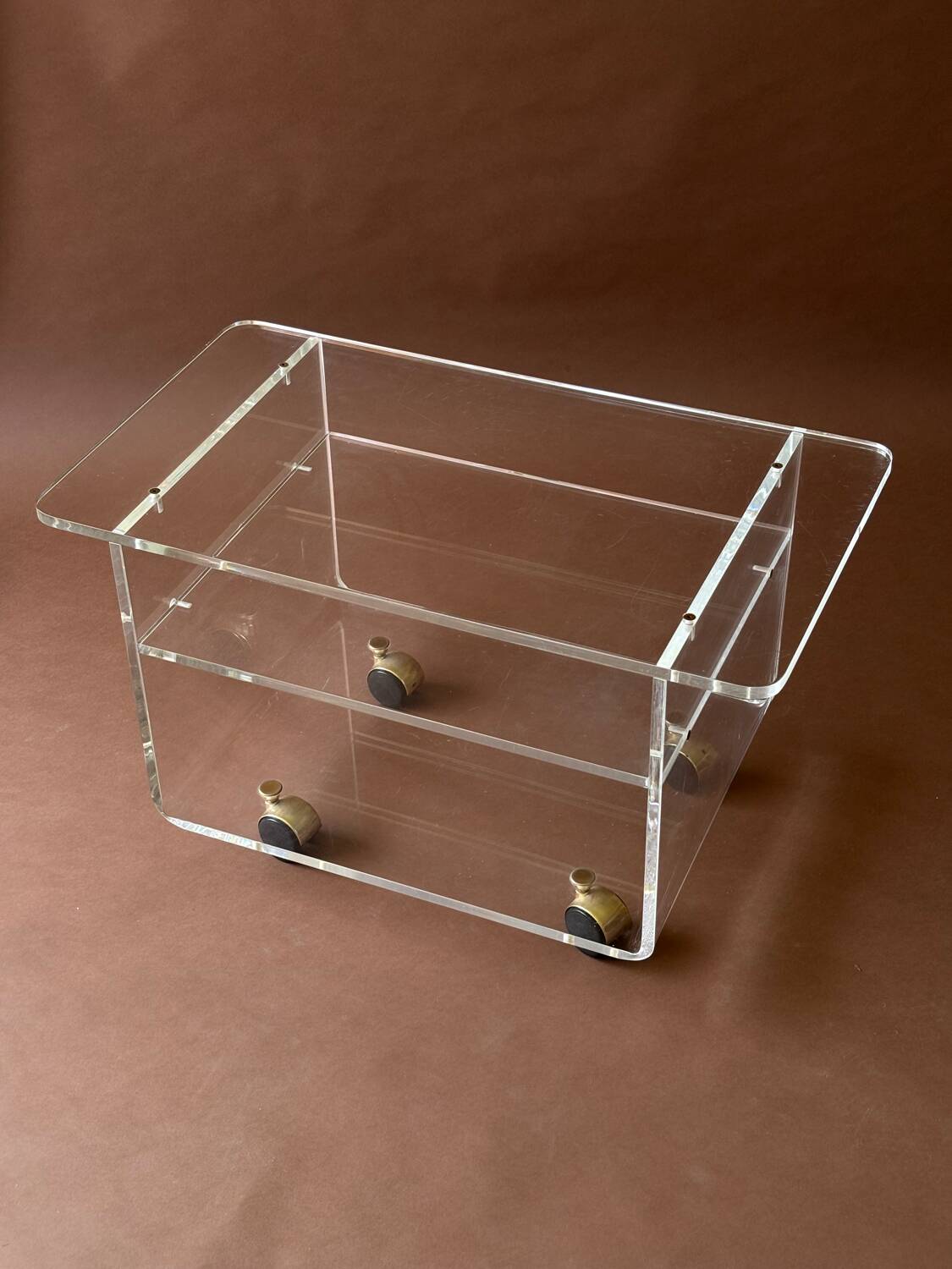 Coffee table, occasional furniture on wheels in Plexiglas 1970