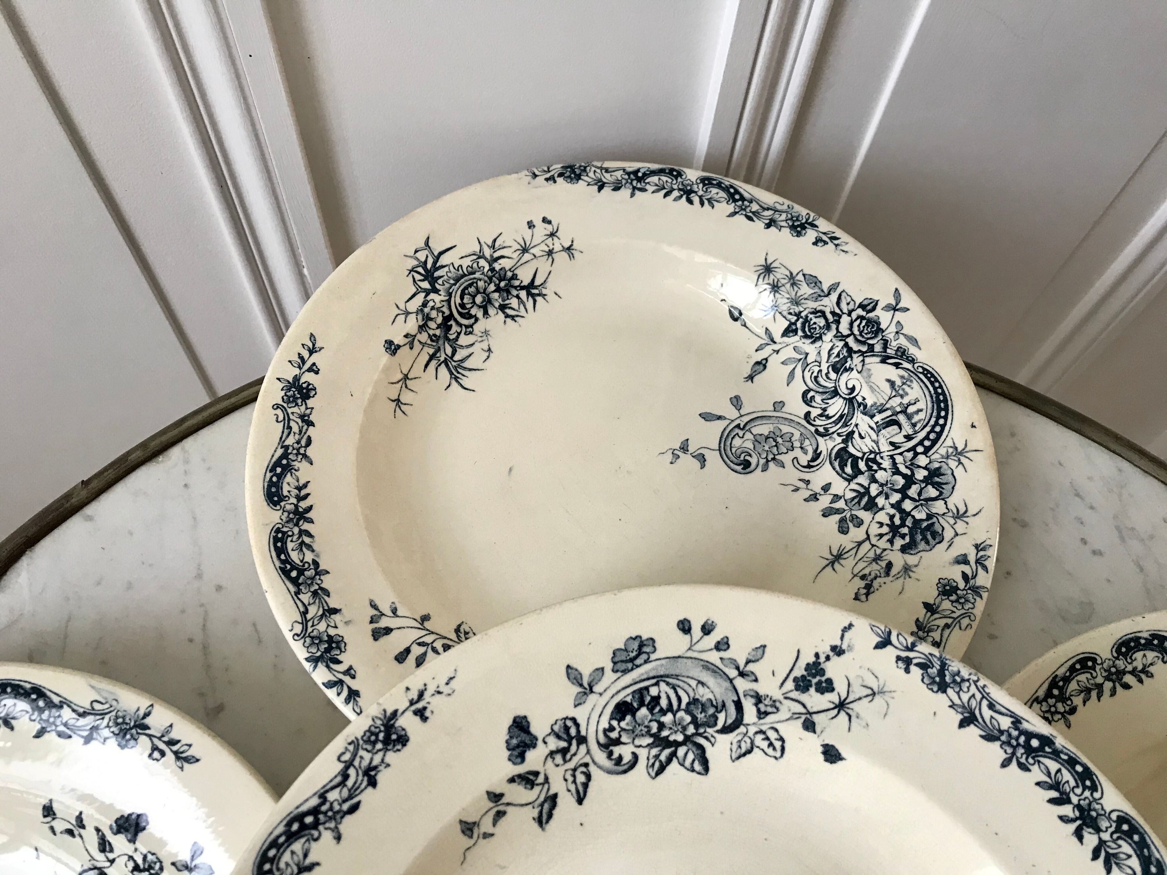 Set of 5 hollow plates Terre de Fer Salins model "Rocaille"
