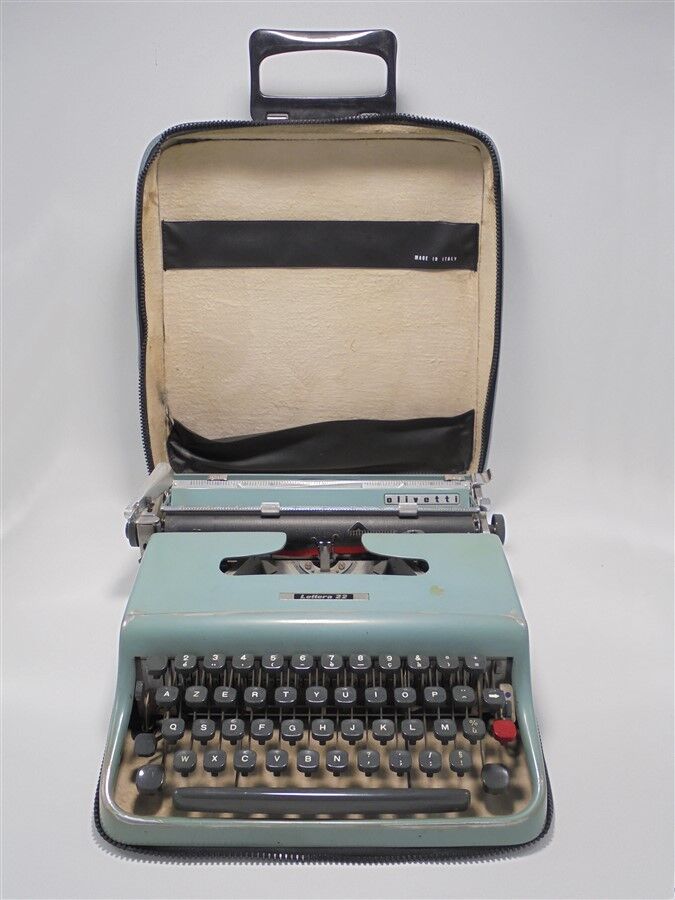 Olivetti Lettera typewriter 22