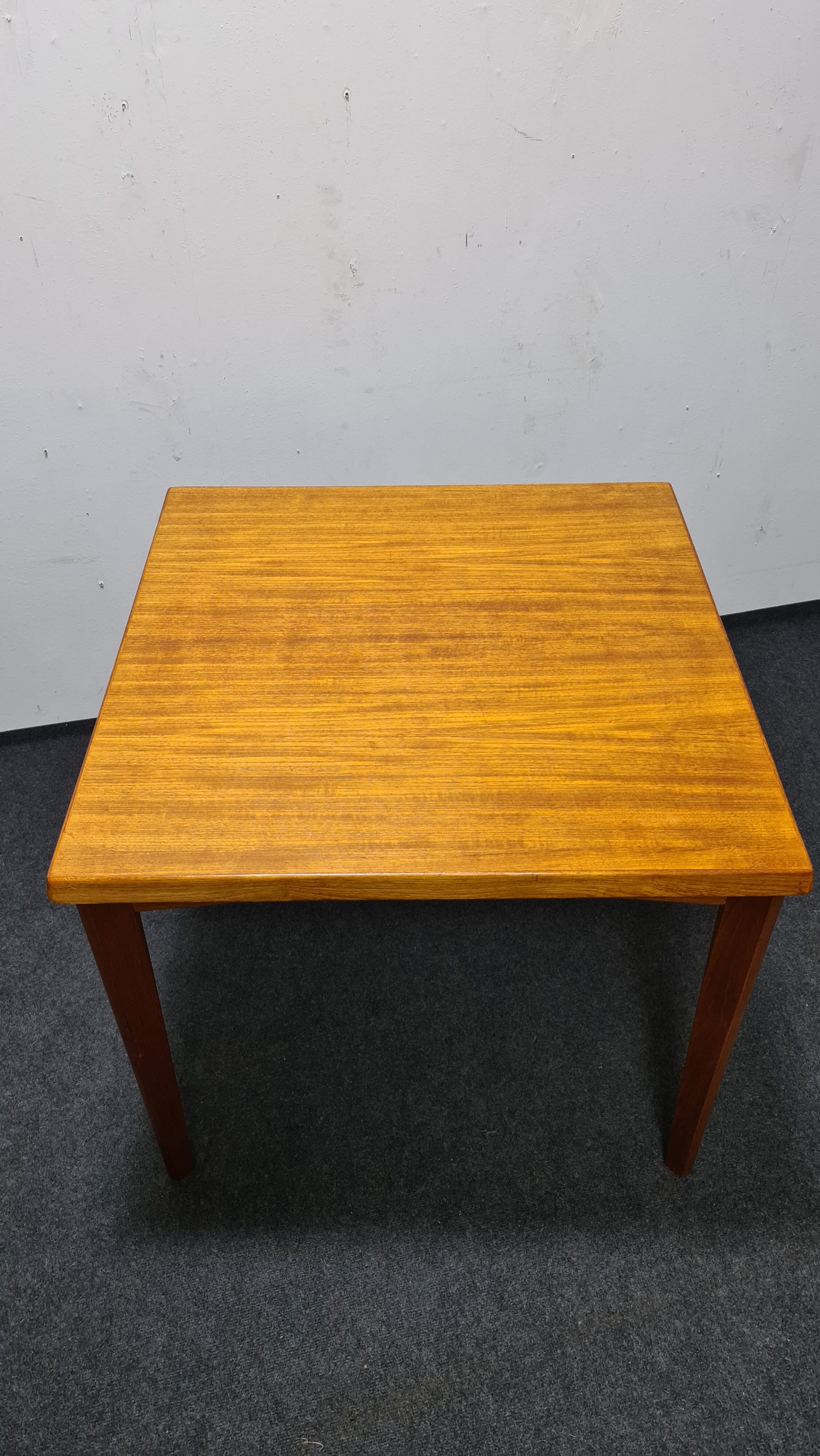 Teak Danish design dinning table by Henning Kjaernulf