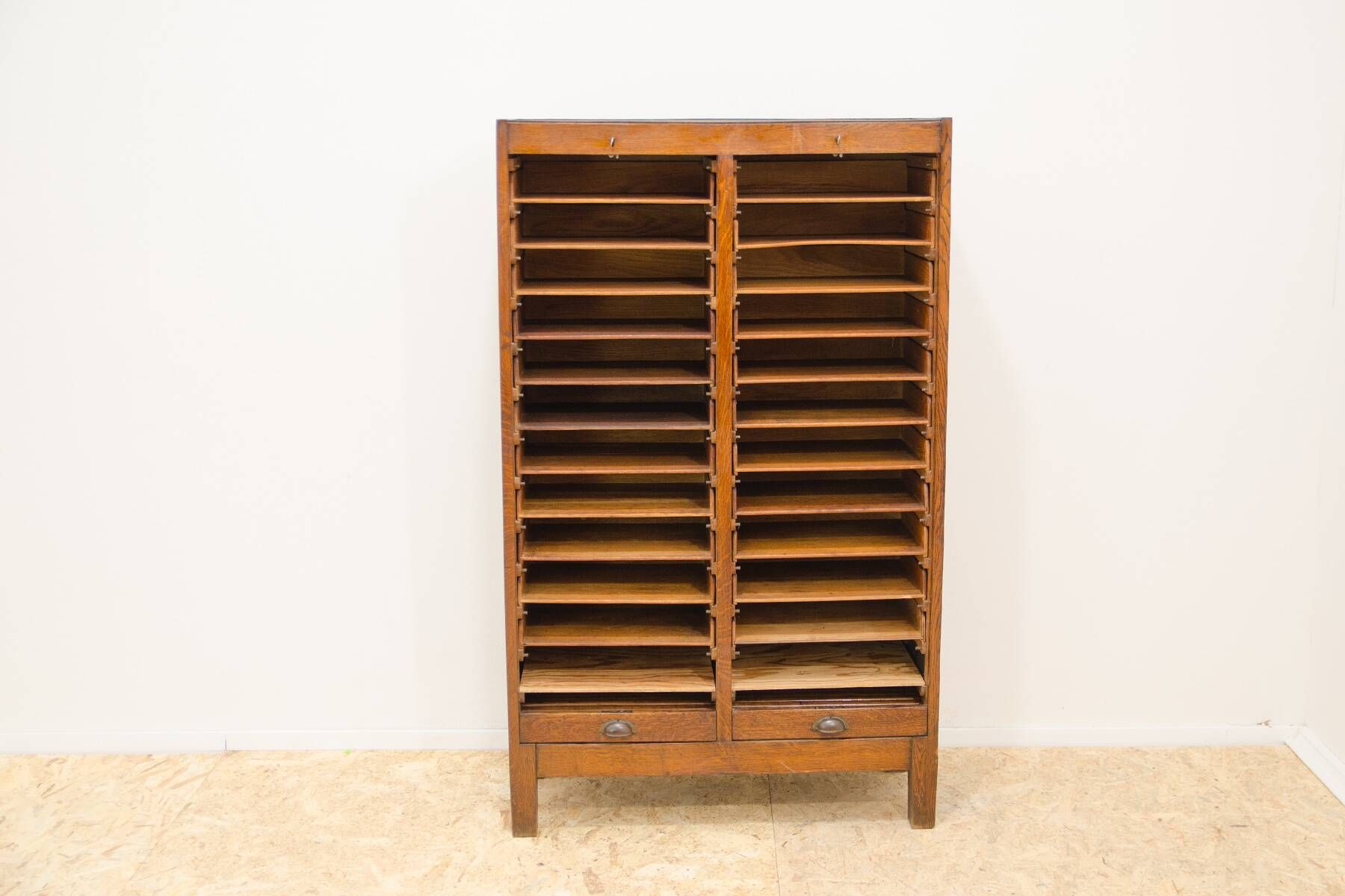 Armoire à stores moderniste, années 1930, Tchécoslovaquie