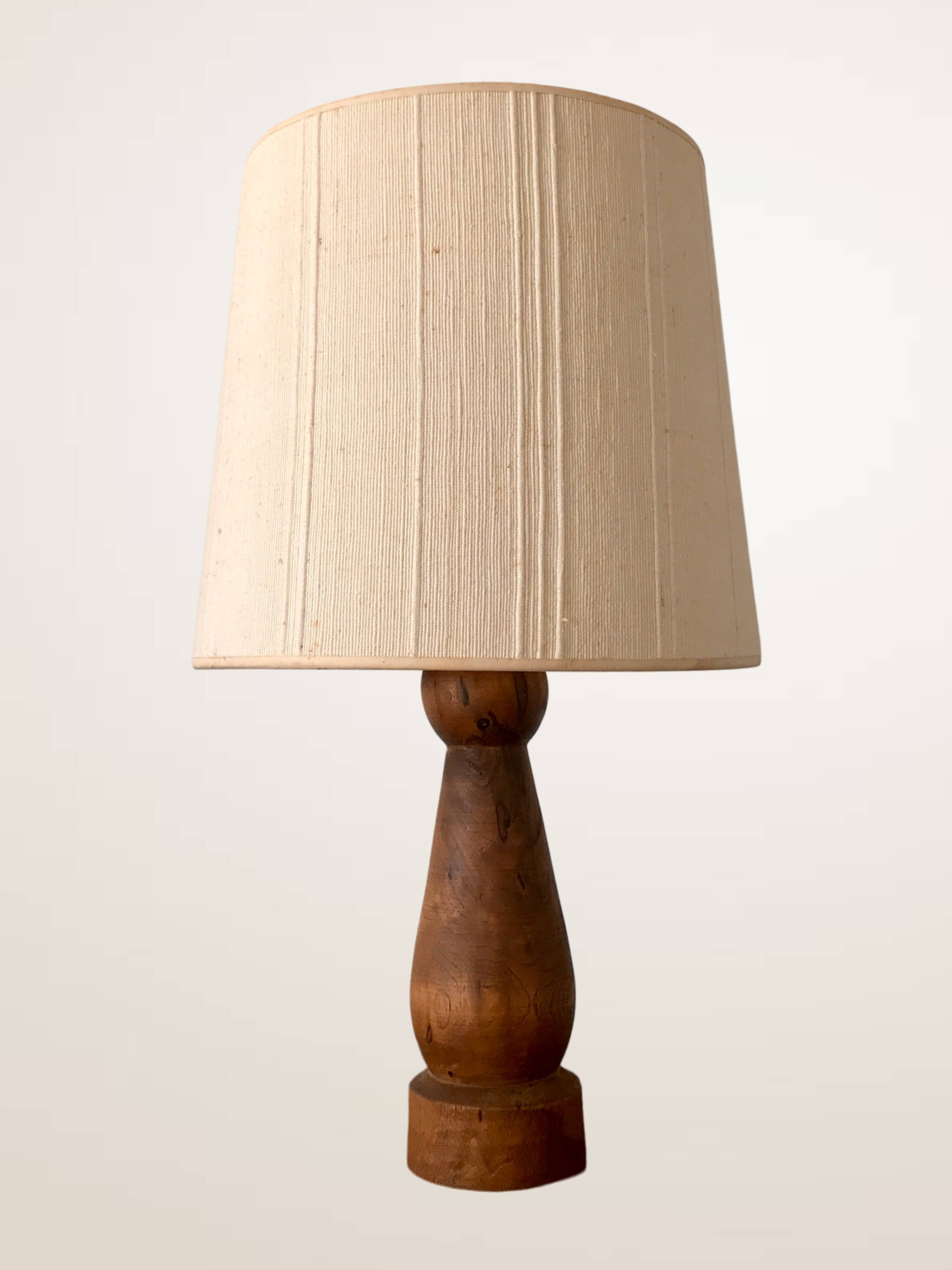 Lampe XL en bois avec abat-jour en lin