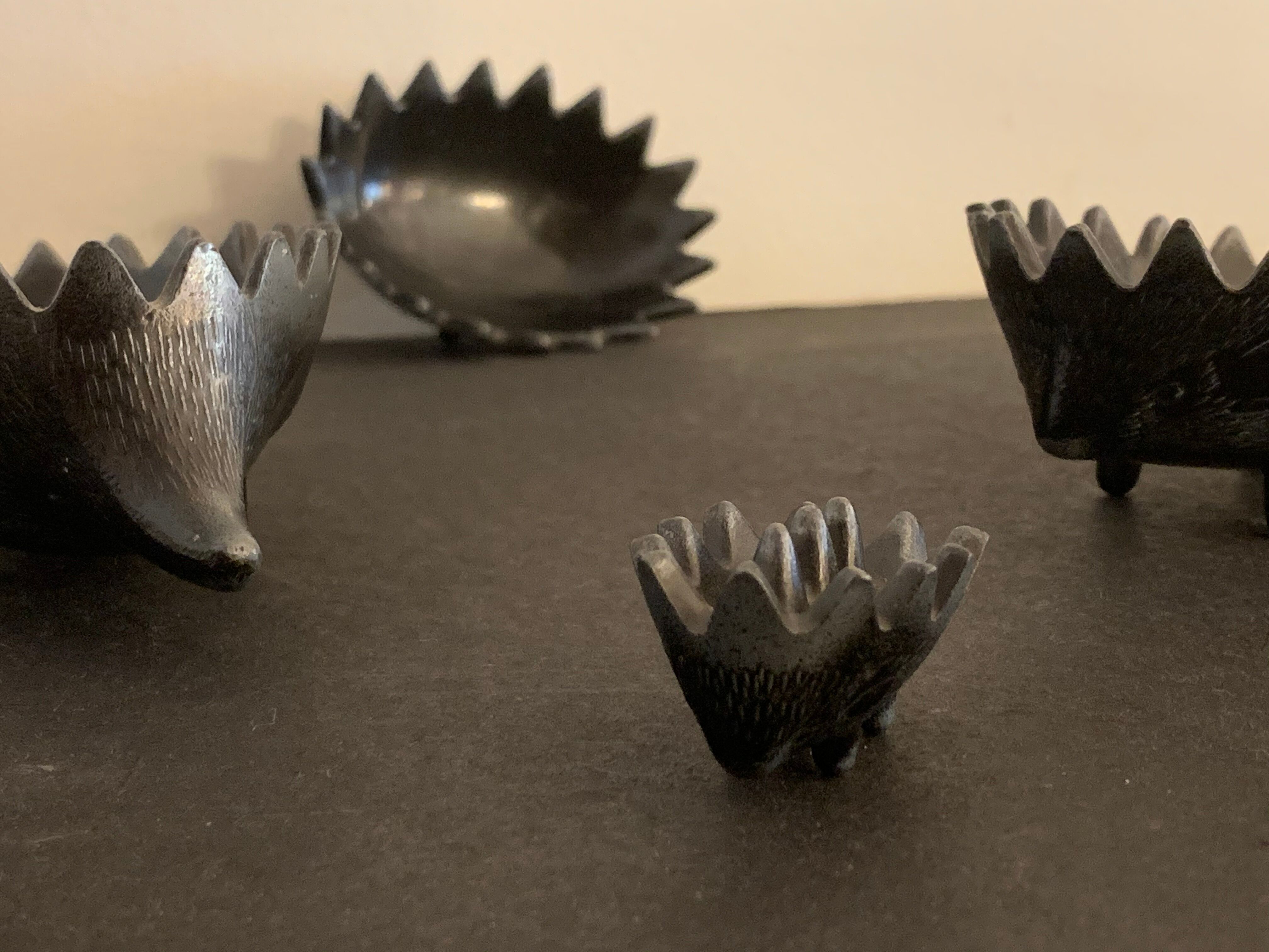 Ashtray 6 hedgehogs in bronze 1950