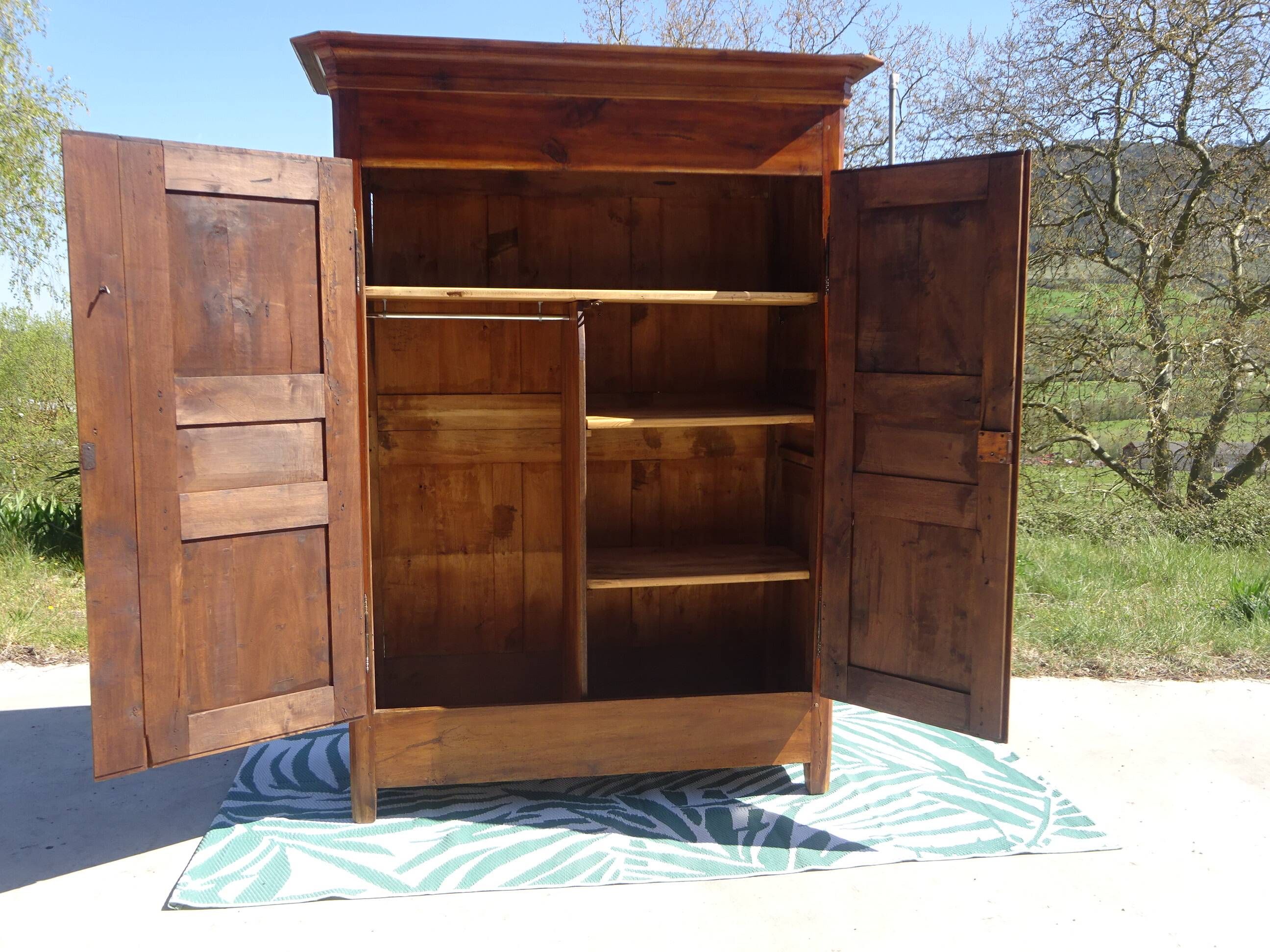 Ancienne armoire Louis Philippe en noyer