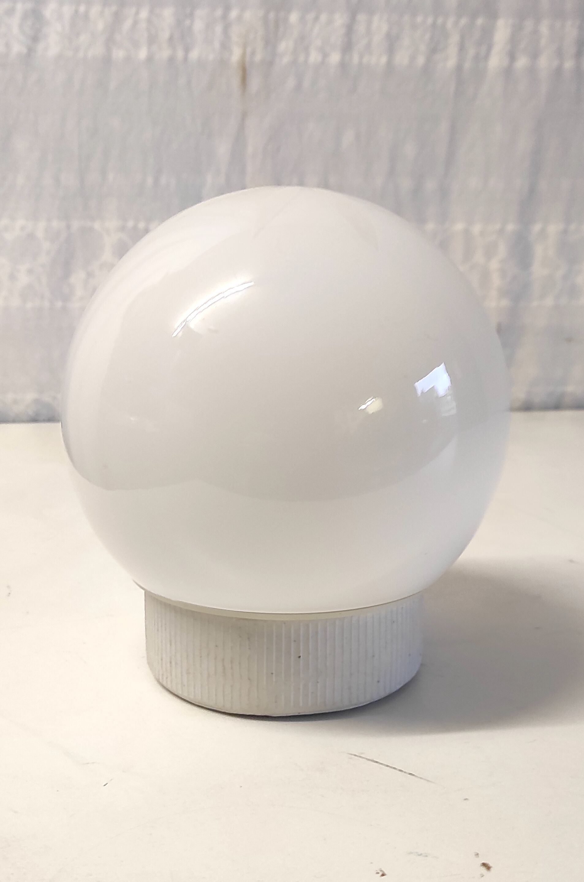Ceiling lamp globe in opaline glass – 70s/80s