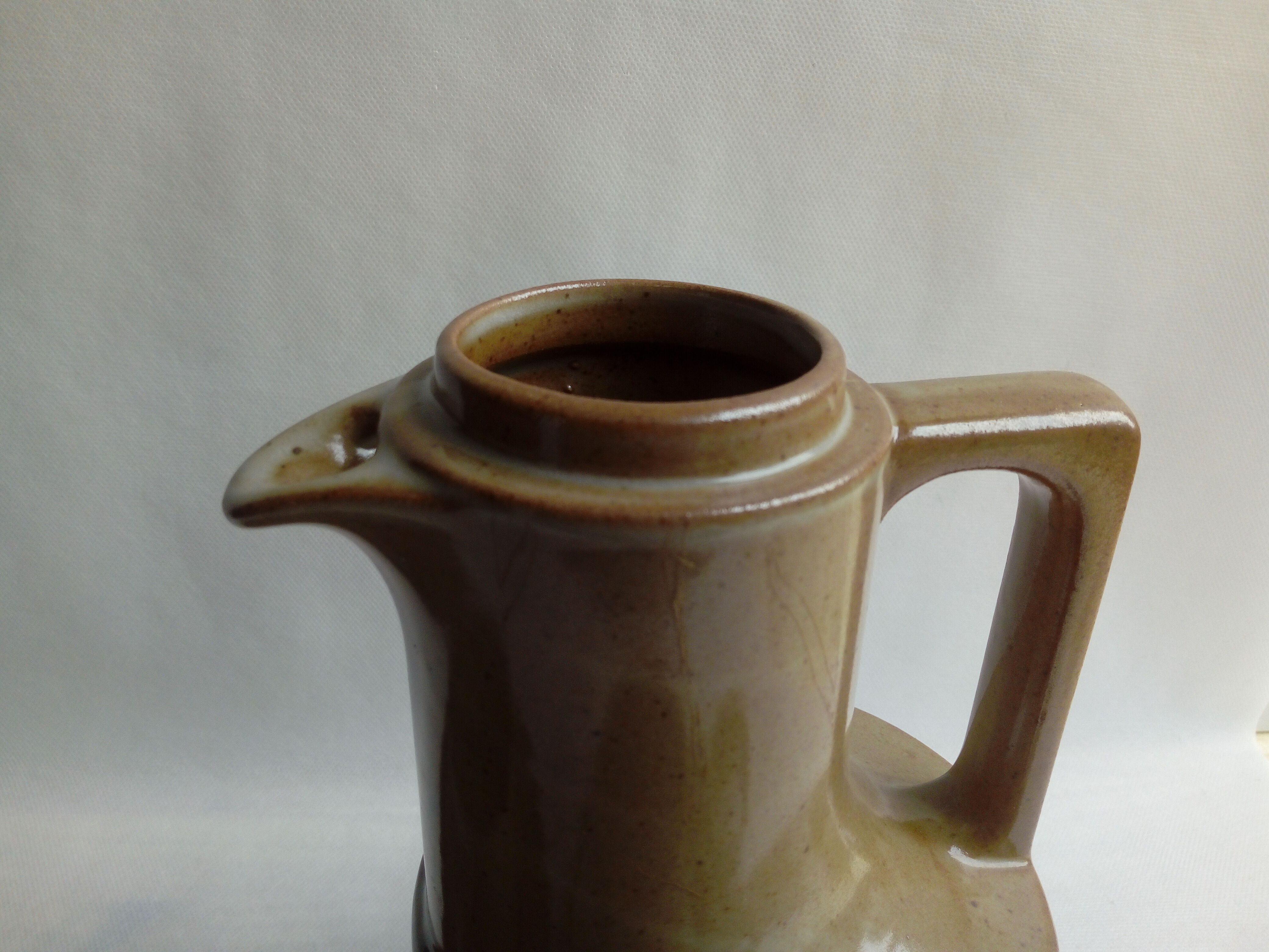 Coffee maker and 2 Brenne stoneware cups