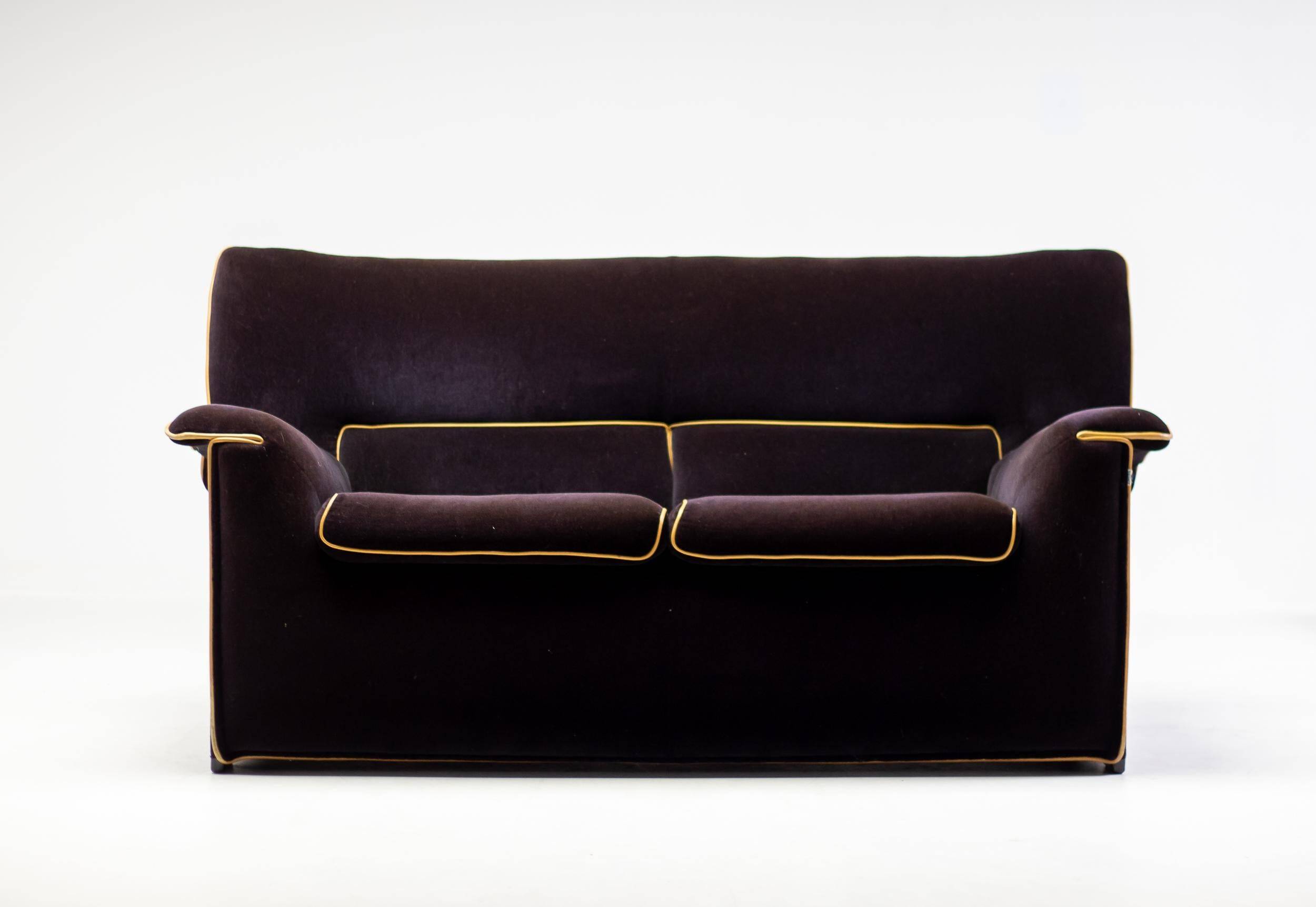 Lauriana sofa in velvet by Afra & Tobia Scarpa