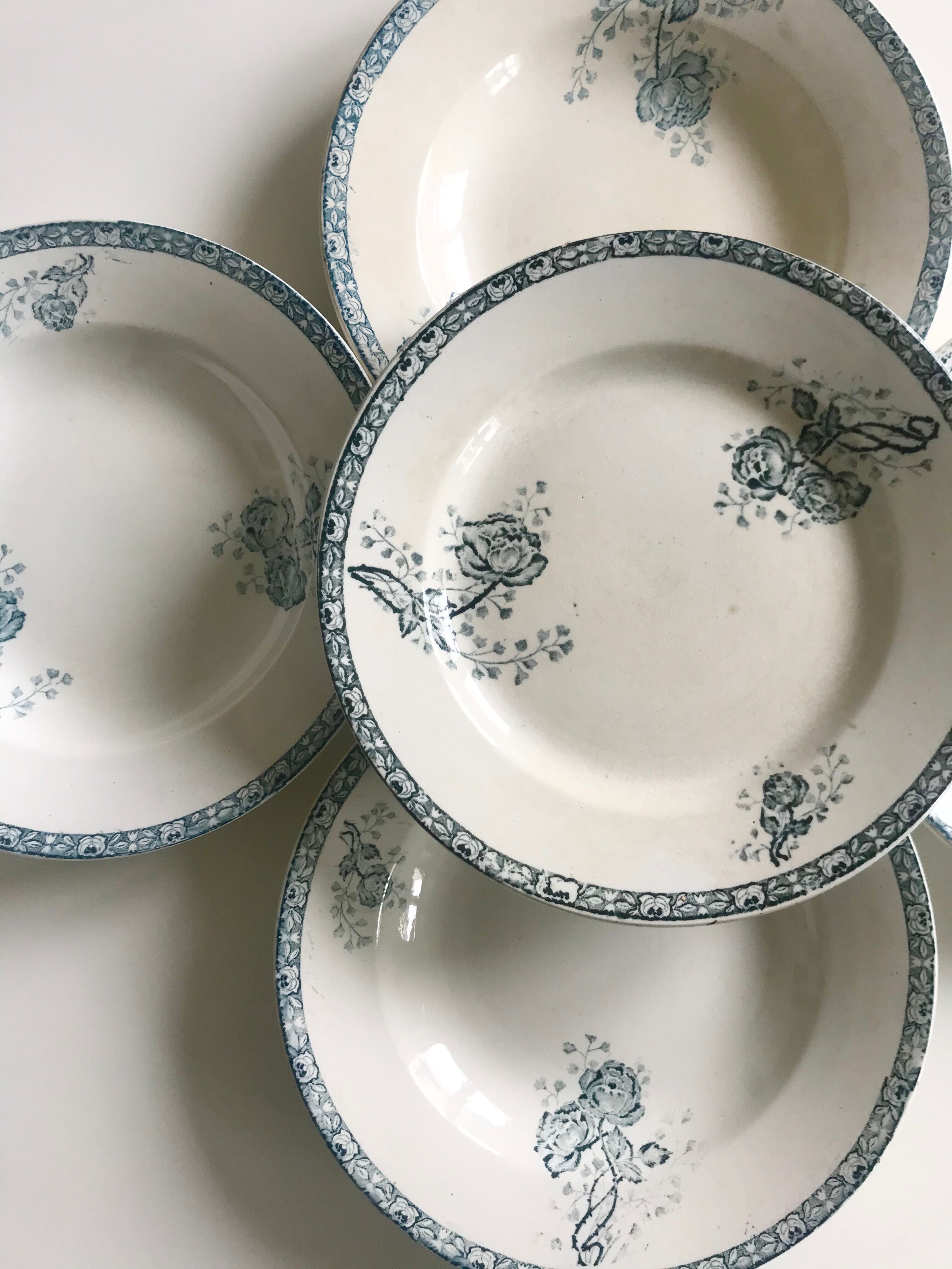 Lot de 4 assiettes creuses en terre de fer
