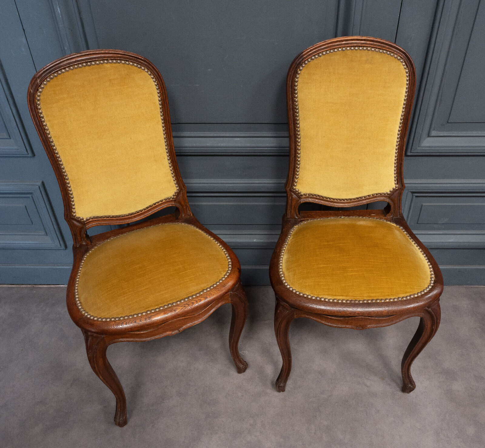 Suite of 6 Louis XV style chairs in walnut nineteenth yellow velvet
