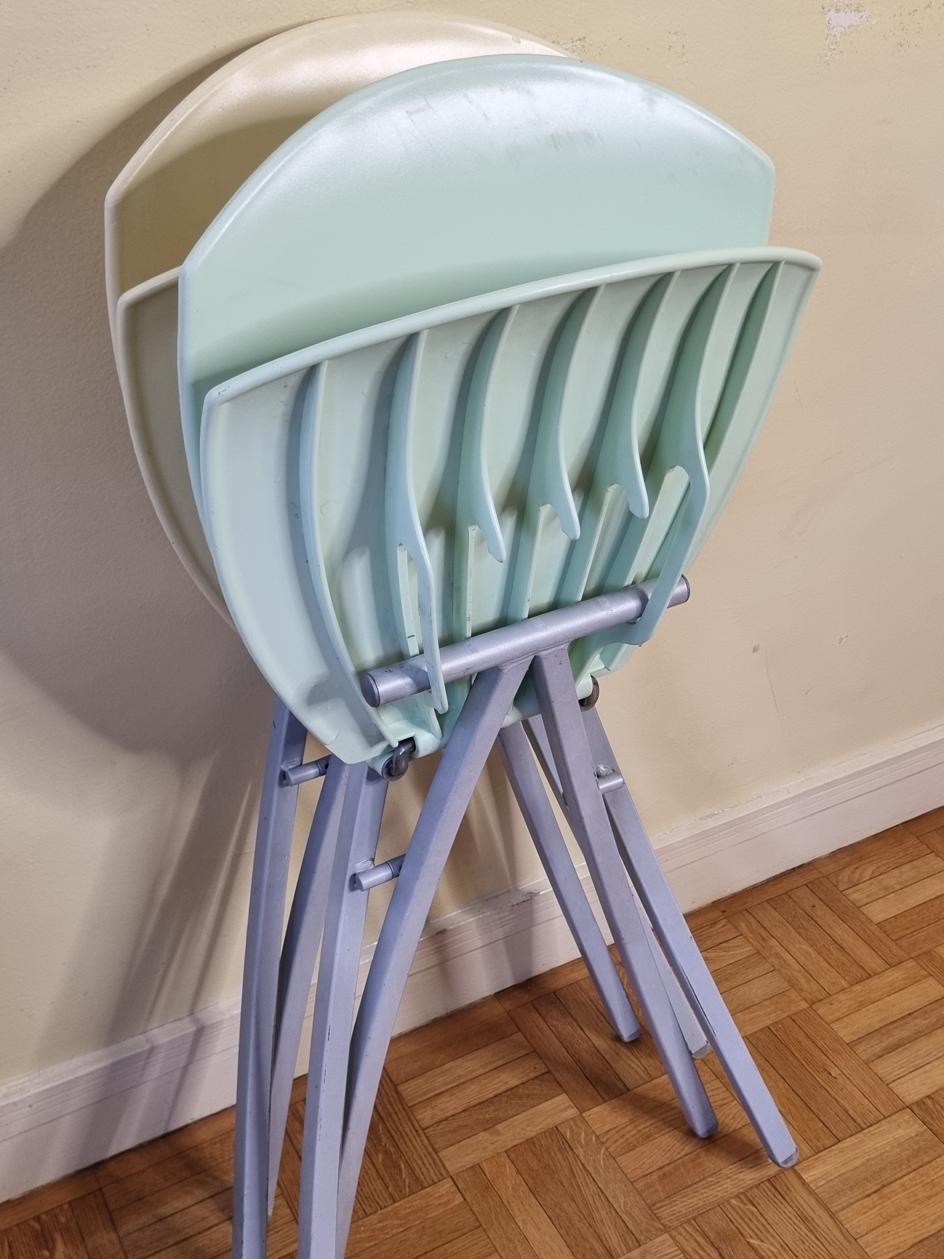 Pair of folding chairs viva, italian design, lucci orlandini for calligaris