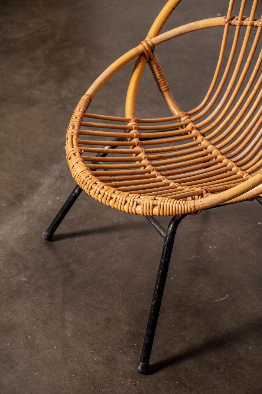Rattan armchair with metal legs