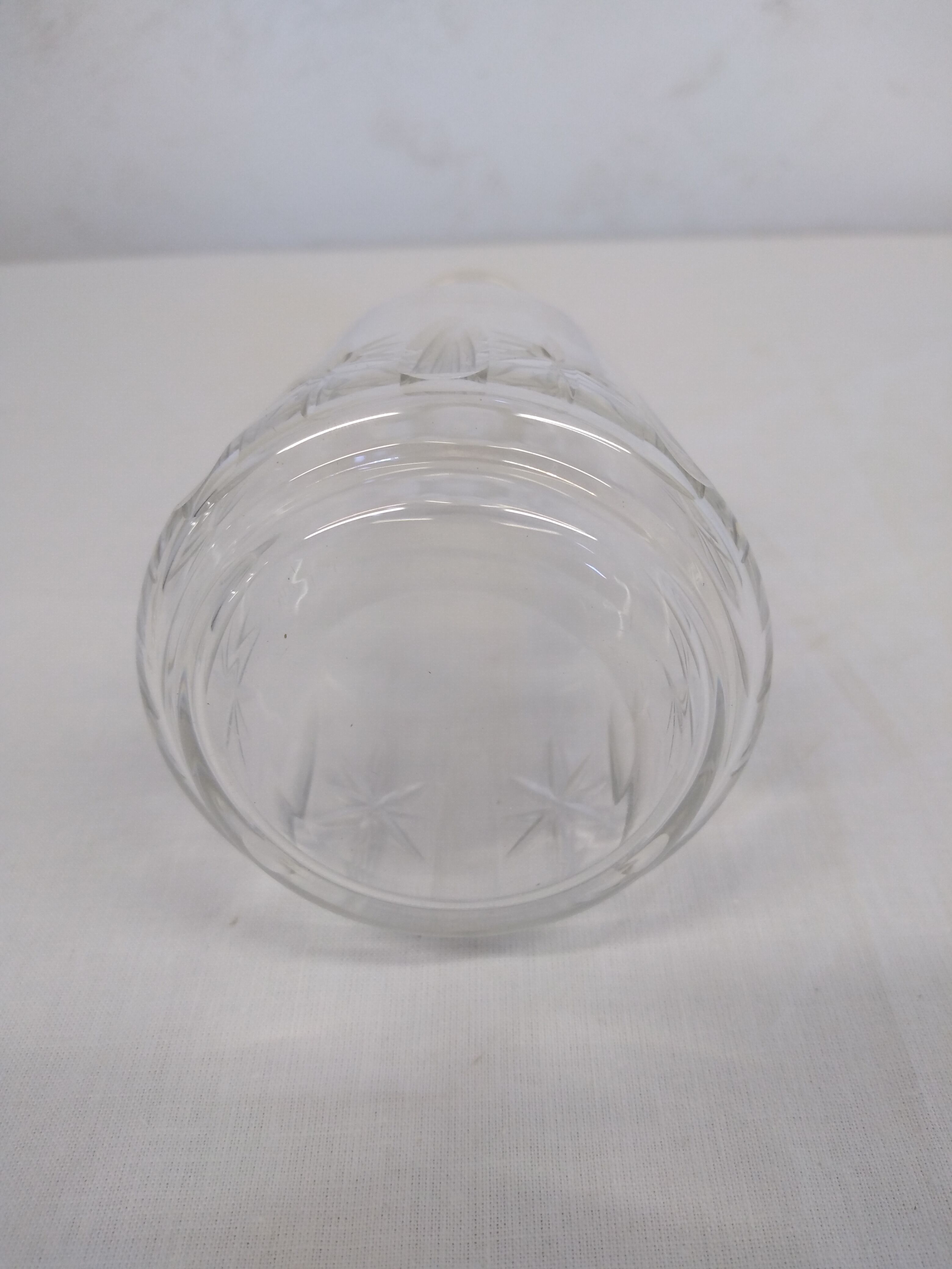 Numbered crystal decanter with stopper