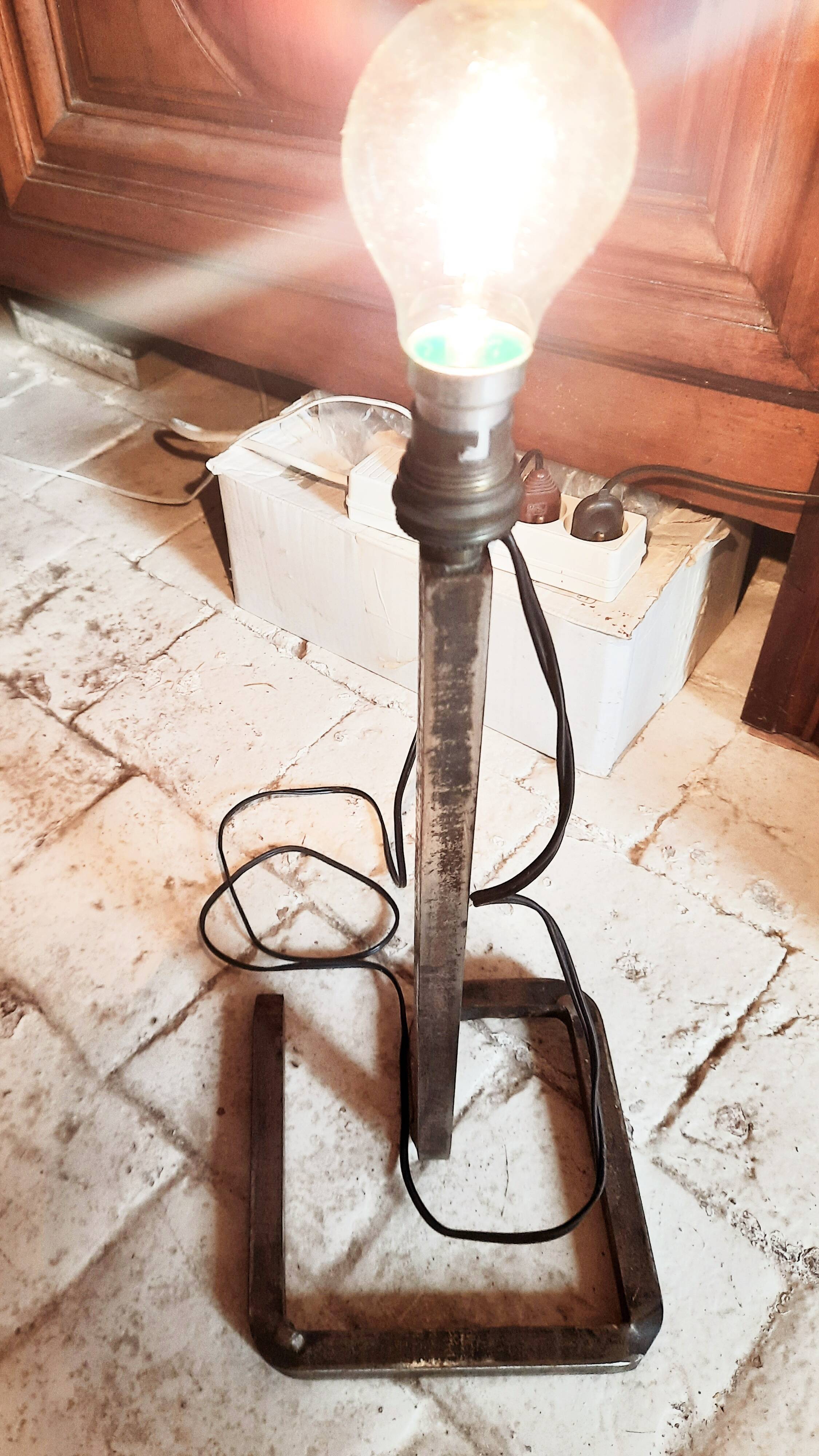 Pied de lampe fer forgé artisanal années 70/ décor industriel.