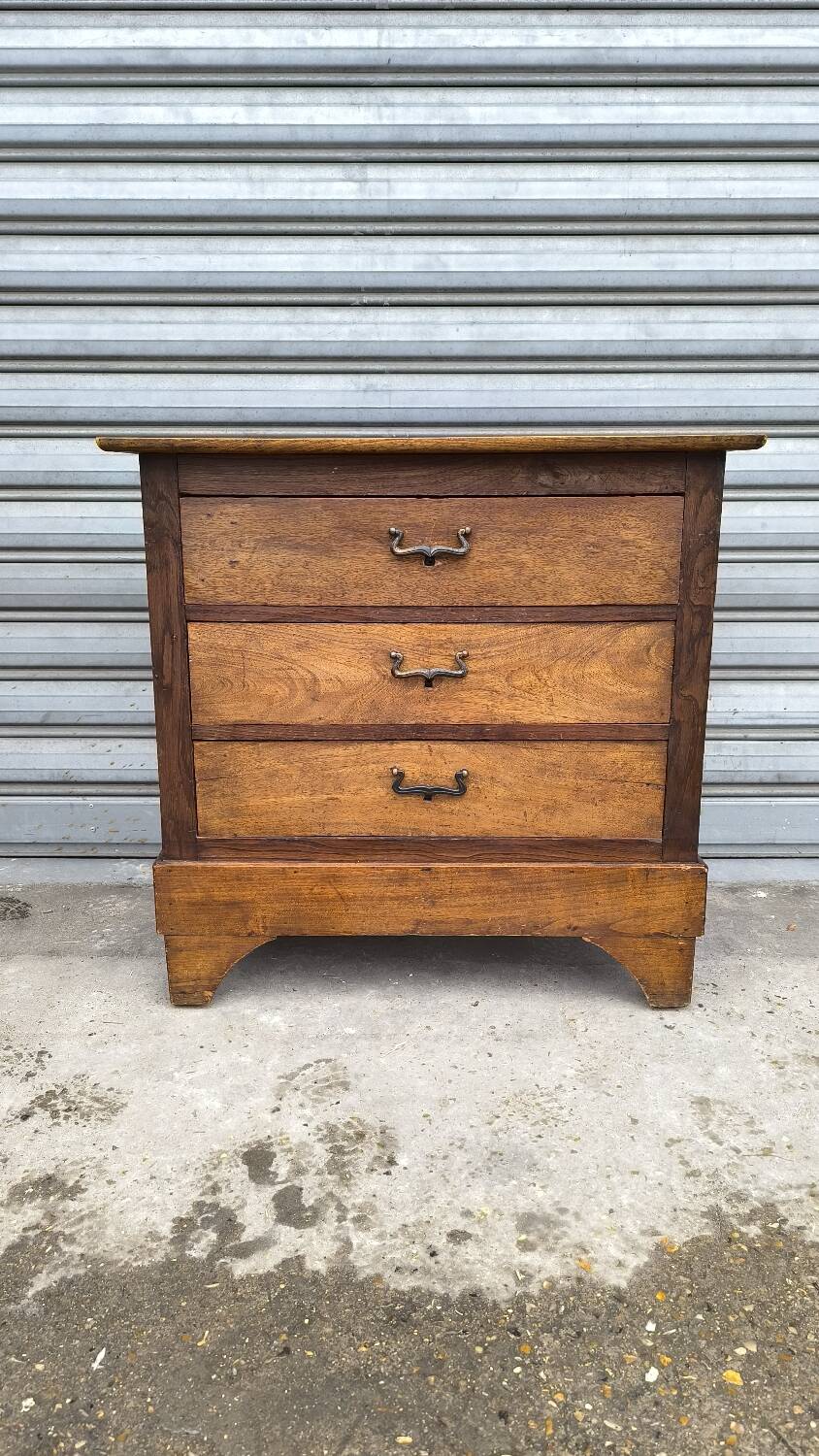 Rustic chest of drawers in solid oak 1950