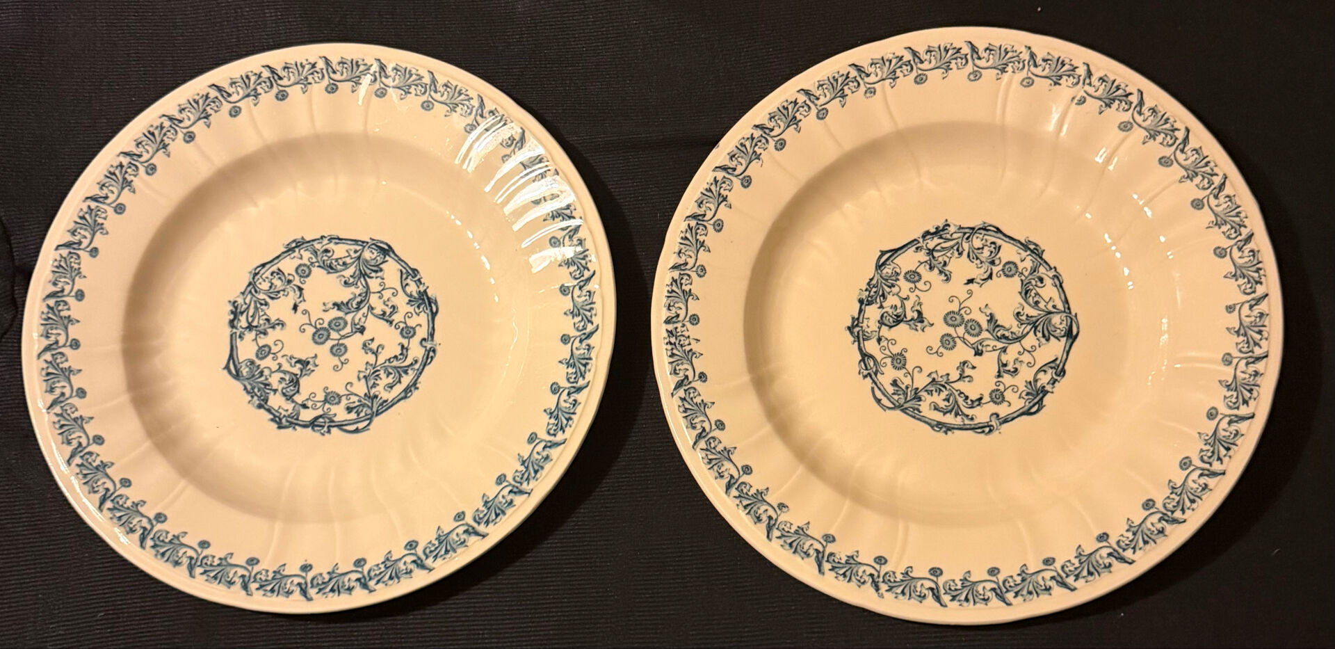 Large royal blue plate made of earthenware from 1875 Gien.