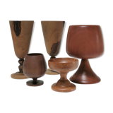 Cinq verres à pied en bois tourné vintage