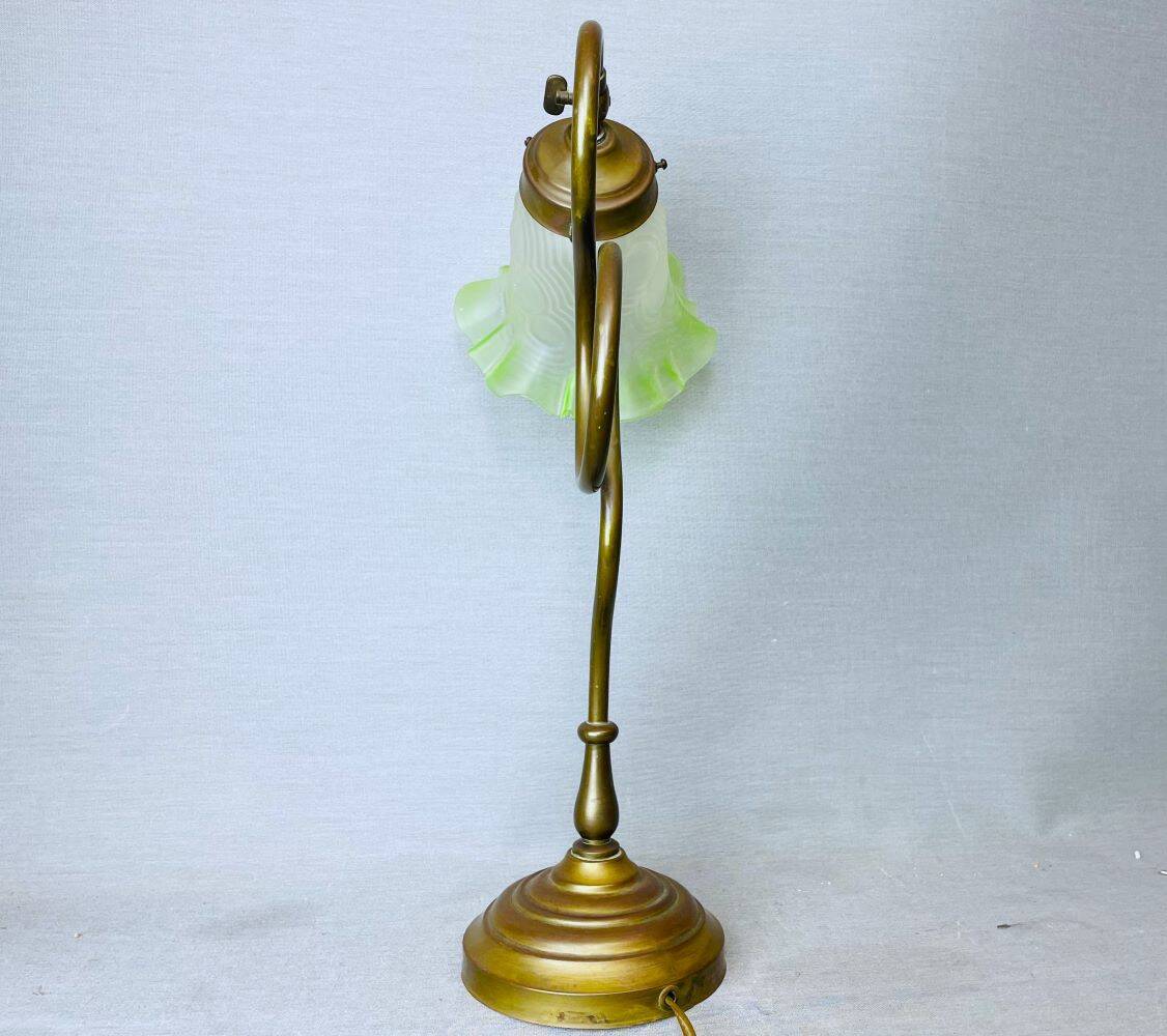Portuguese 1930s green tulip glass table lamp