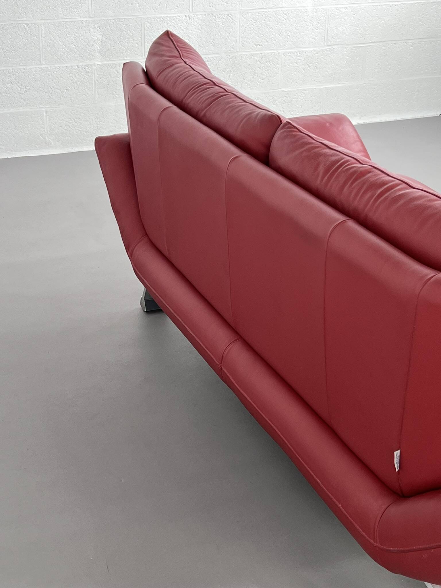 Italian design 3-seater sofa in leather and metal