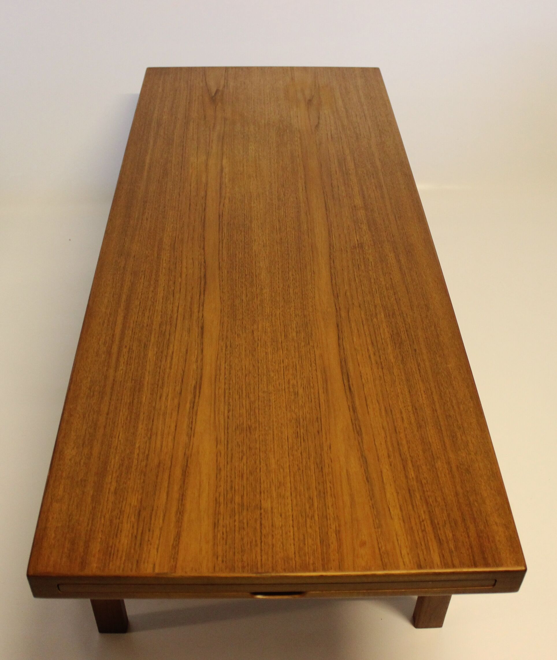 Table basse en teck avec feuille d'extension noire, design danois, années 1960.