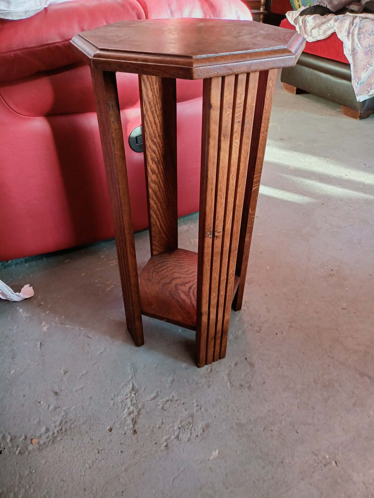 Peestal table / Small octagonal side table