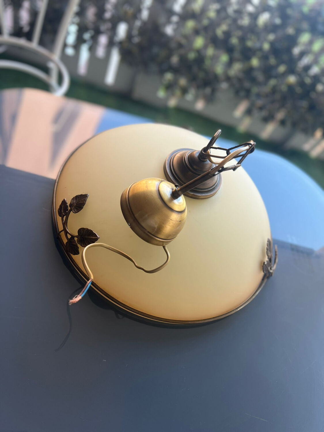 Vintage suspension in opaline glass and gilded brass – retro chic elegance.