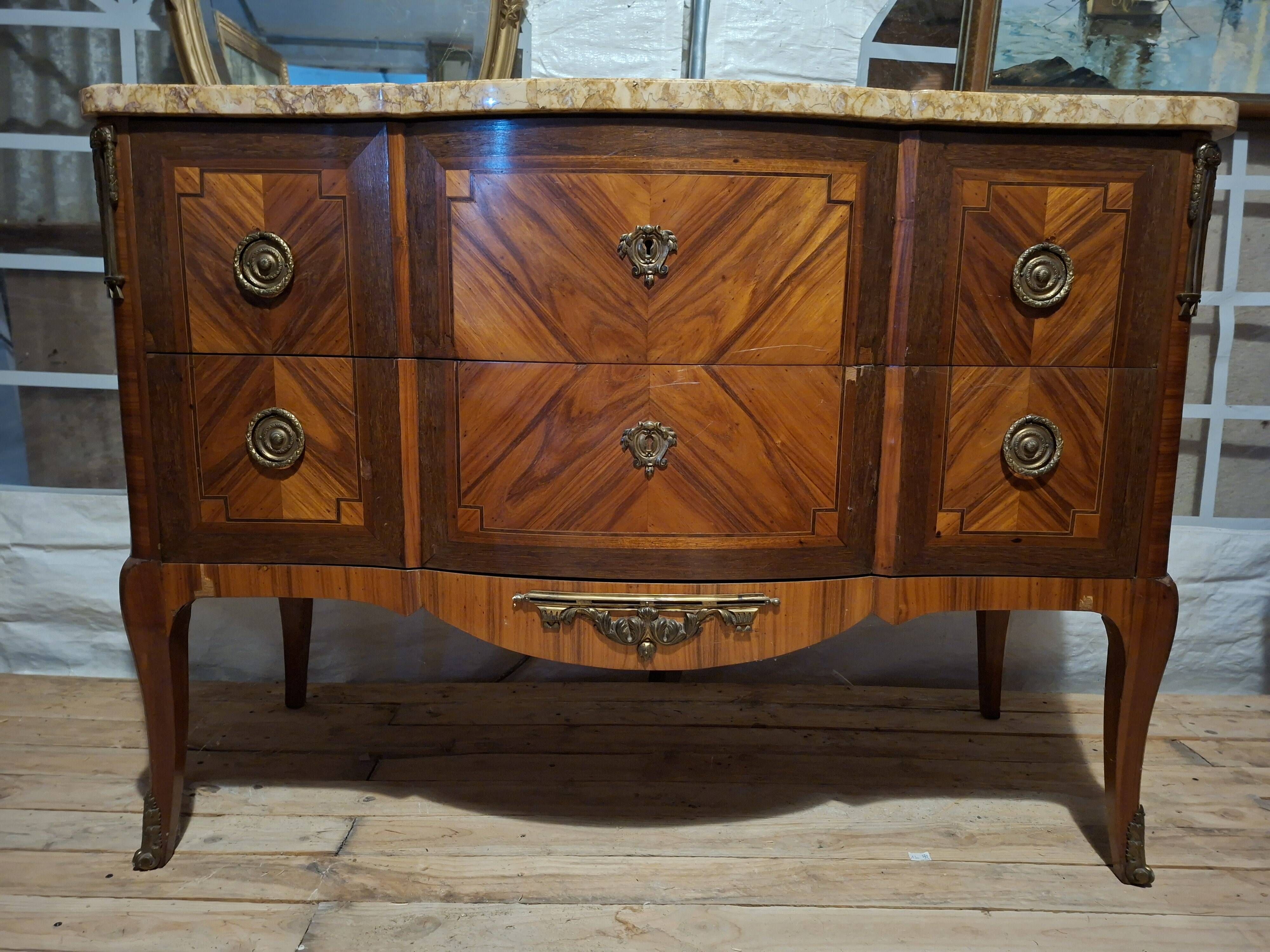 Commode transition Louis XV – Louis XVI en marqueterie, XVIIIe siècle (om)