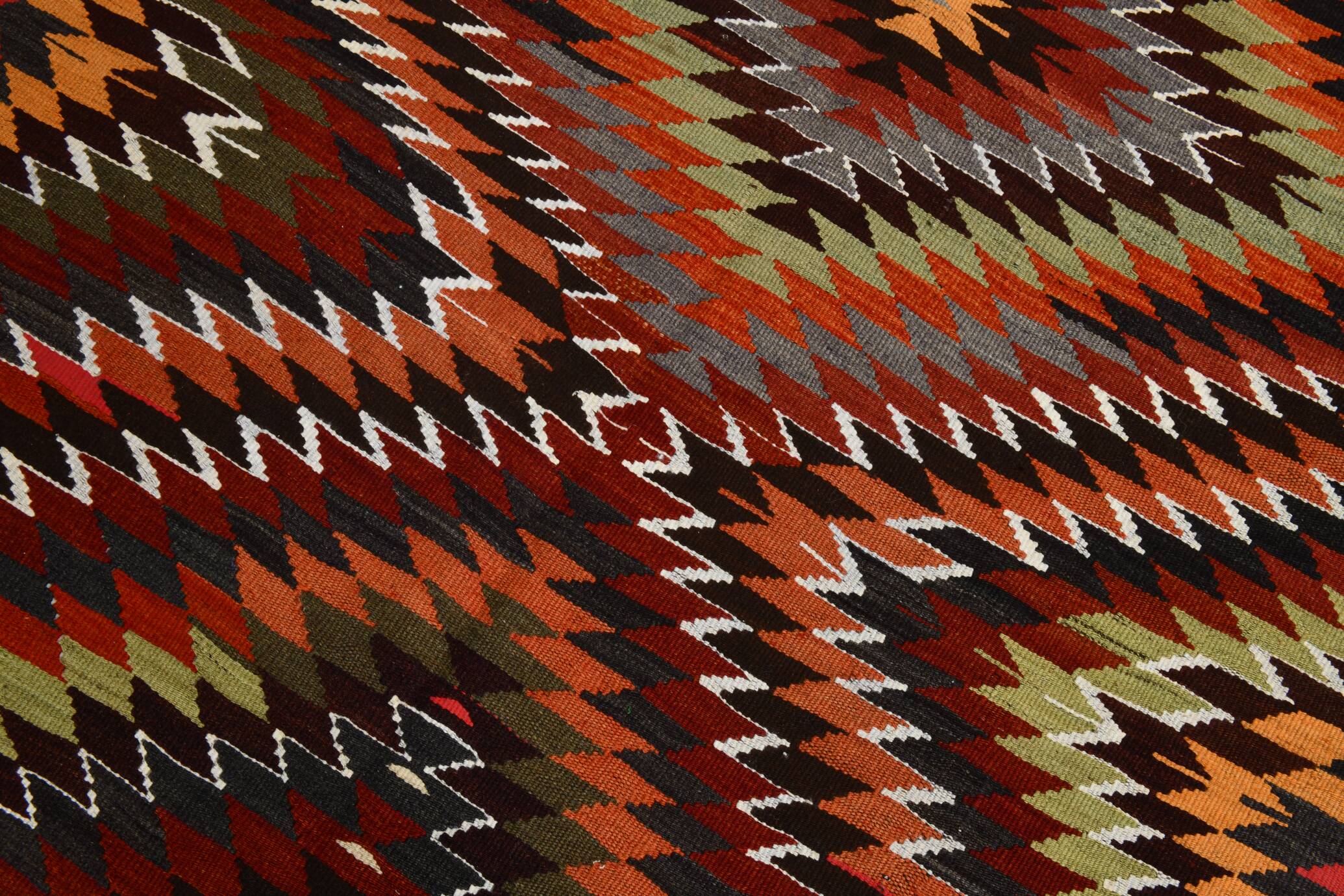 Tapis Kilim vintage géométrique rouge et vert