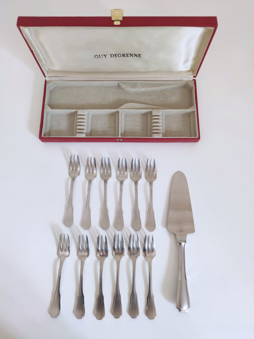 Box of dessert forks and pie shovel Guy Degrenne