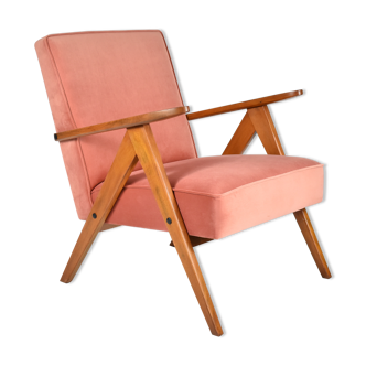 Modèle fauteuil en velours vintage Var années 1960 entièrement restauré, tissu rose, teck